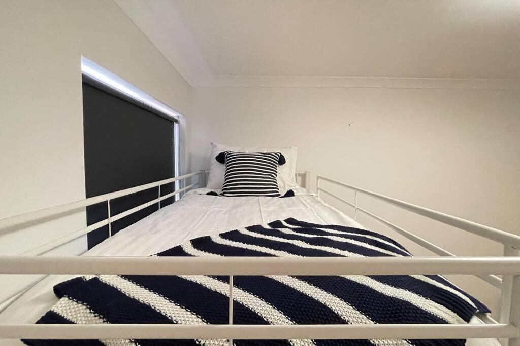 The Retreat On Nautilus ~ Walk To Holiday home Perth