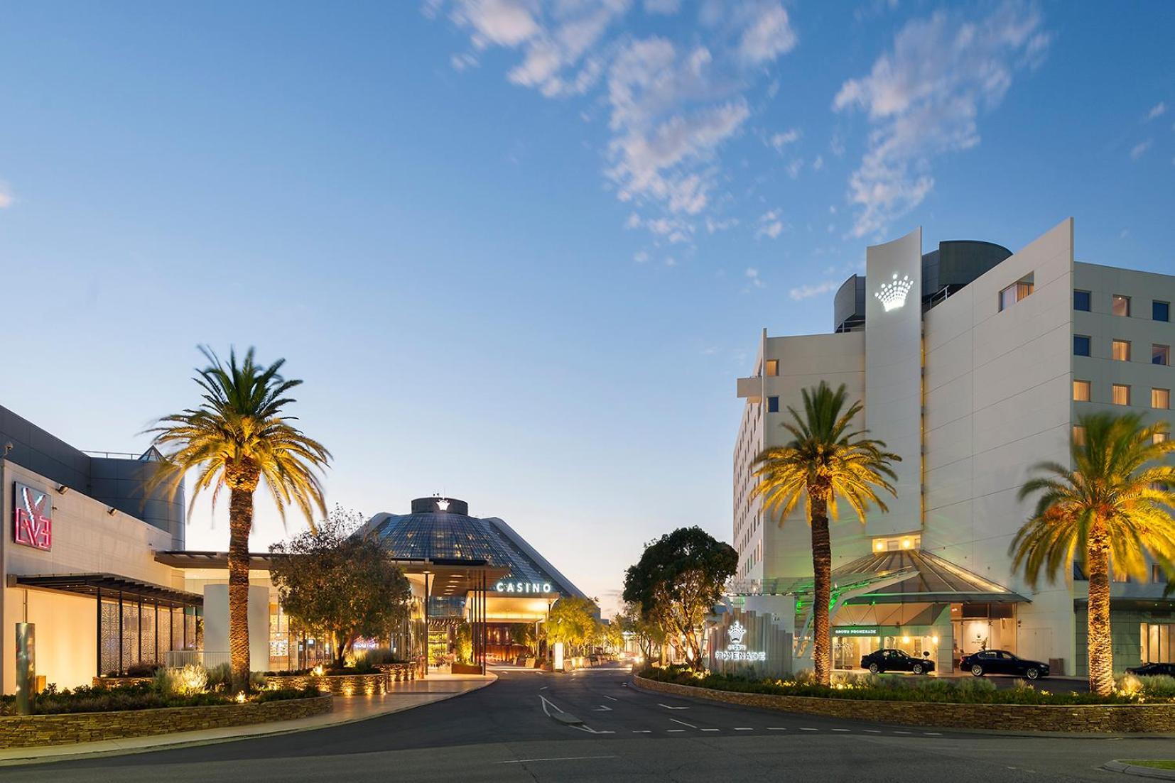 Hotel Crown Promenade 4*