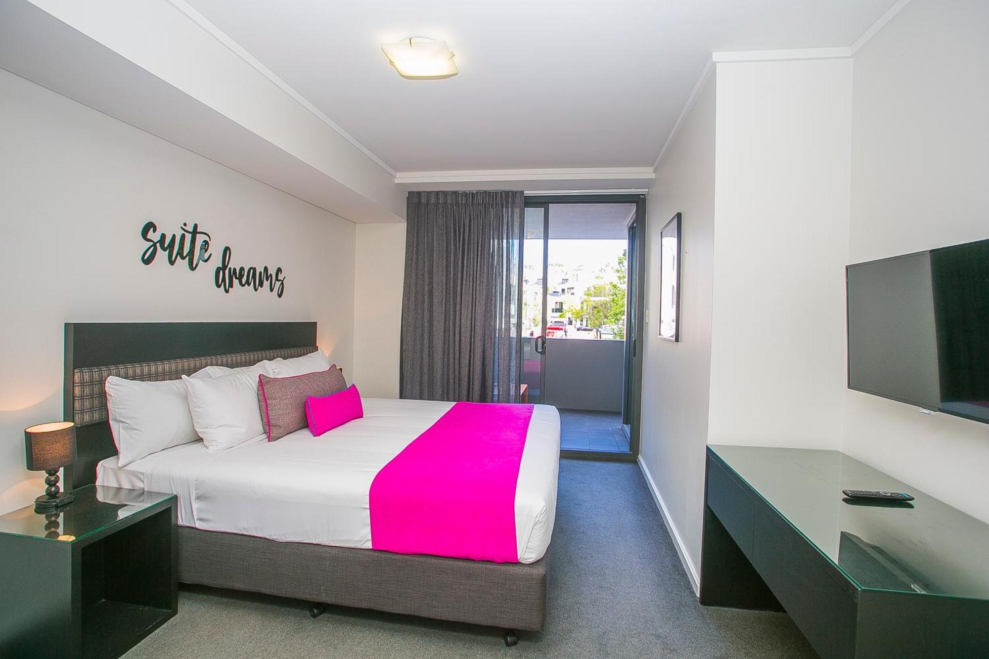 Aparthotel East 4*