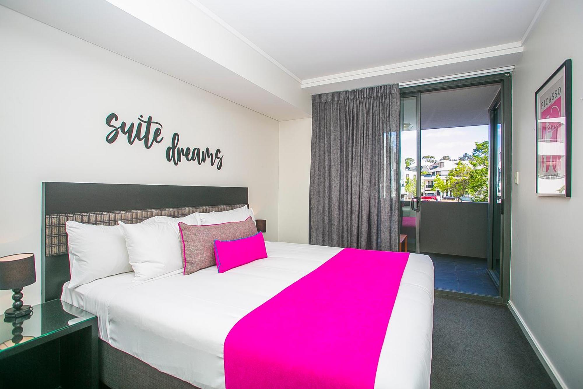 Aparthotel East 4*