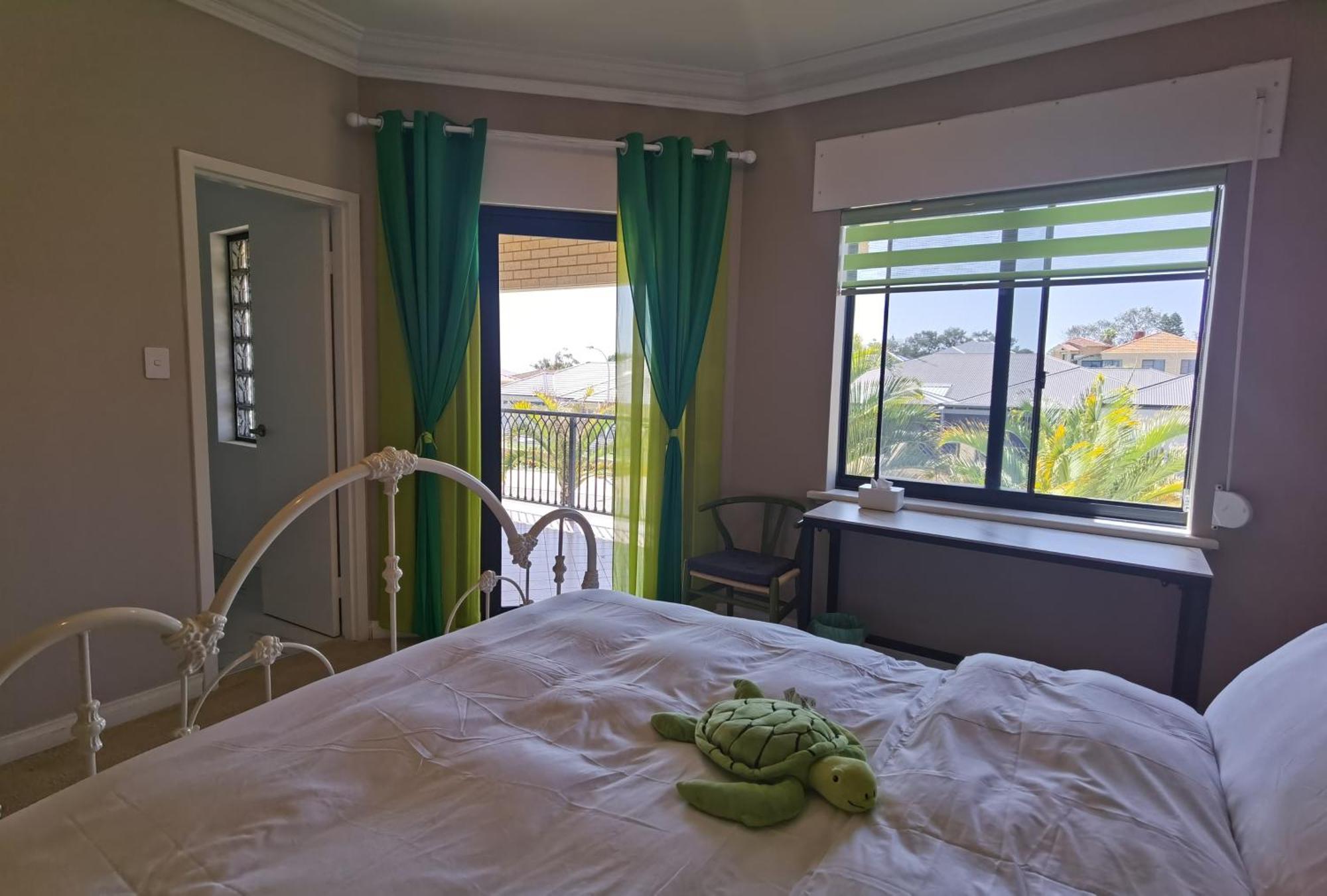 Sunny Ocean View Retreat * Perth