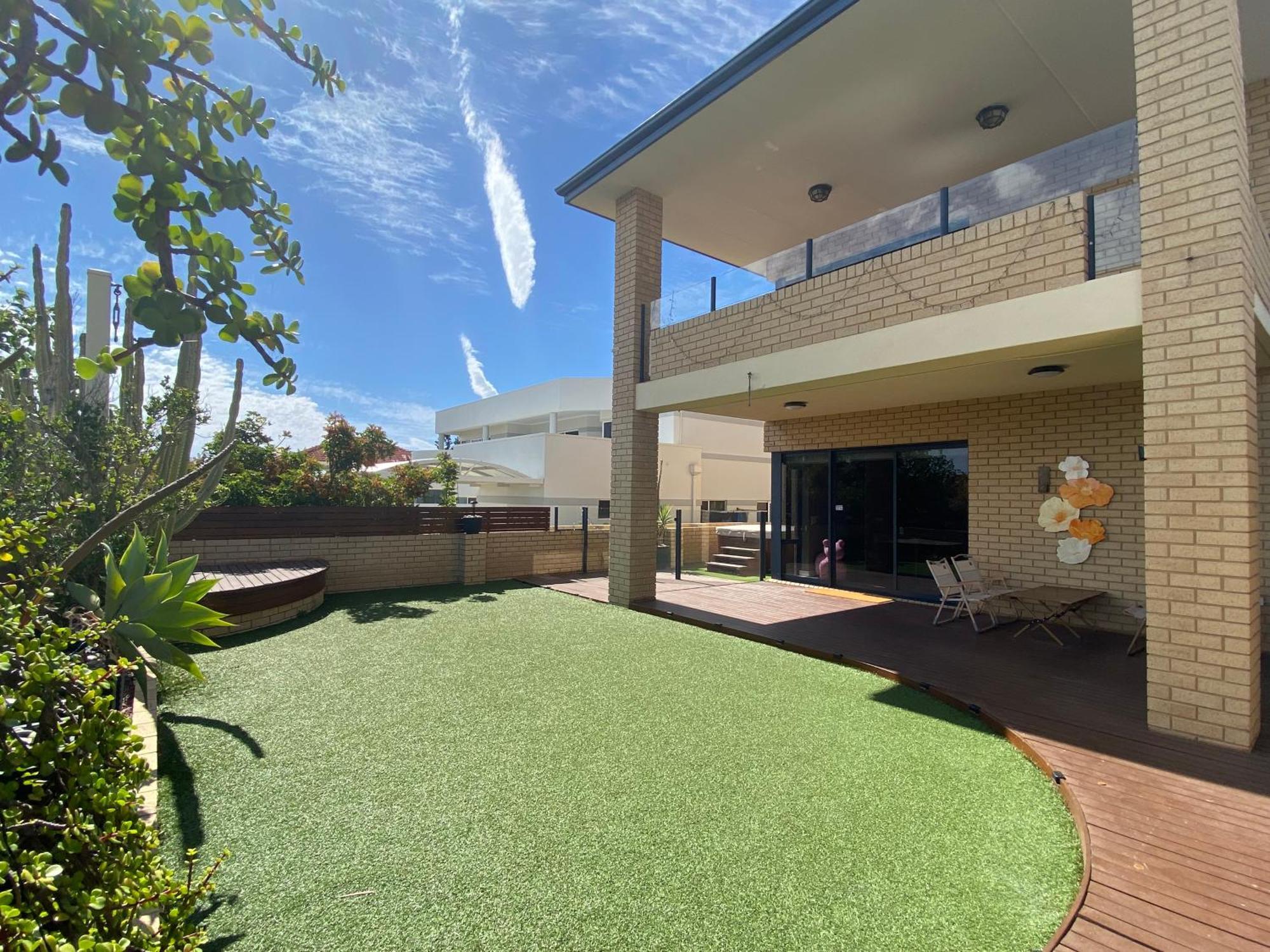Sunny Ocean View Retreat Perth