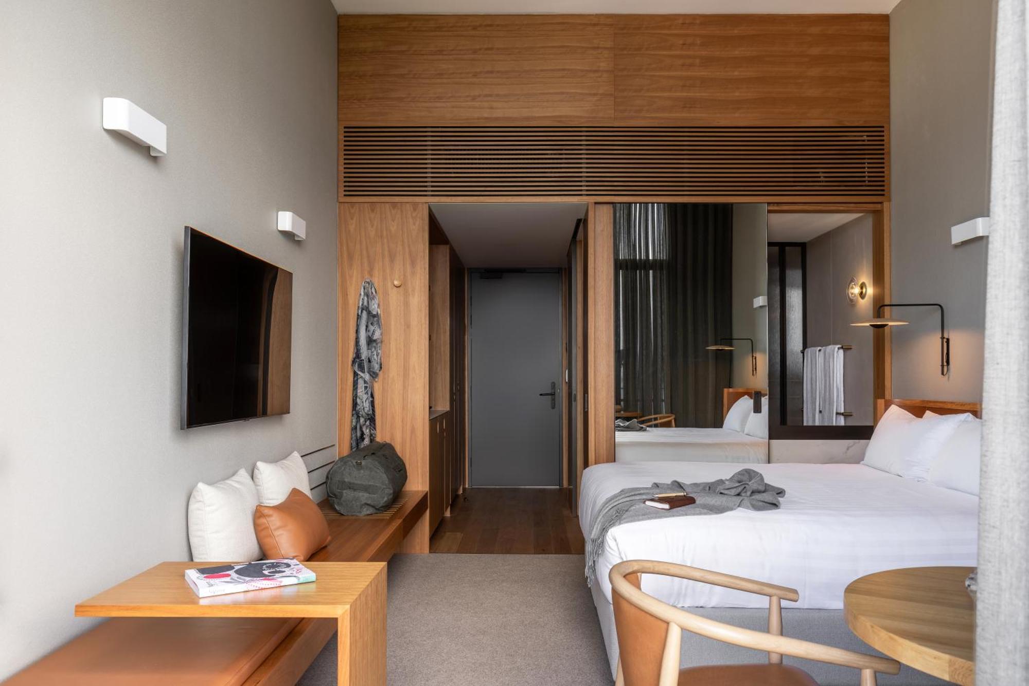 Hotel Wonil - Handwritten Collection 4*
