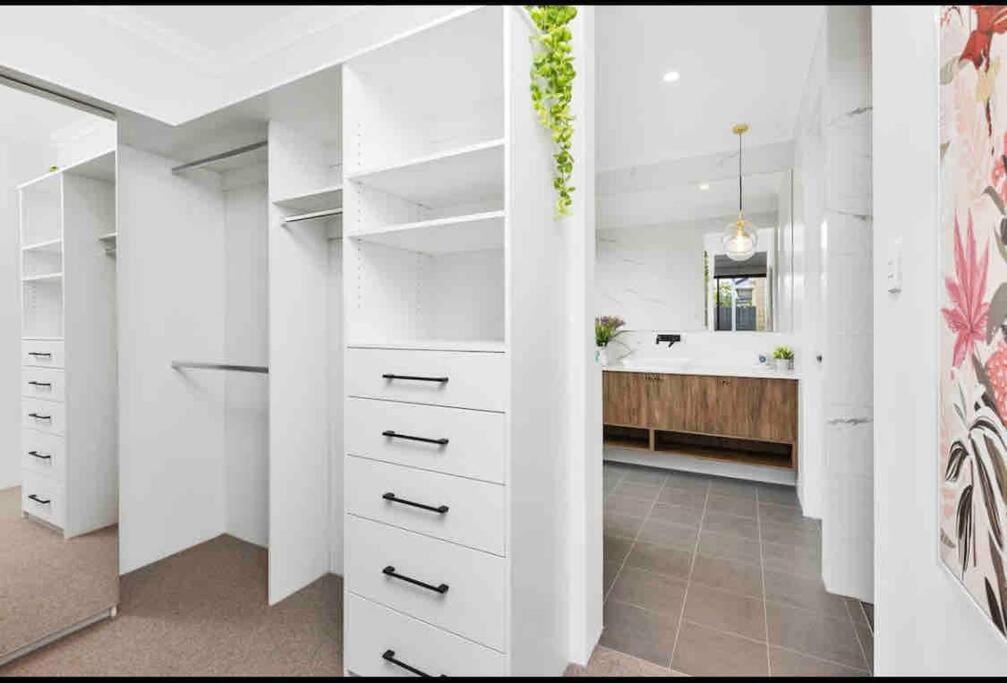 Skylight Splendour! Holiday home Perth