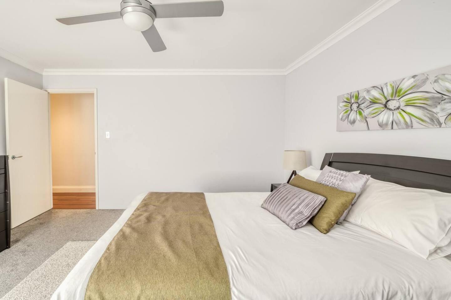 Rivervale Retreat - Spacious Family Living Bahay bakasyunan Perth