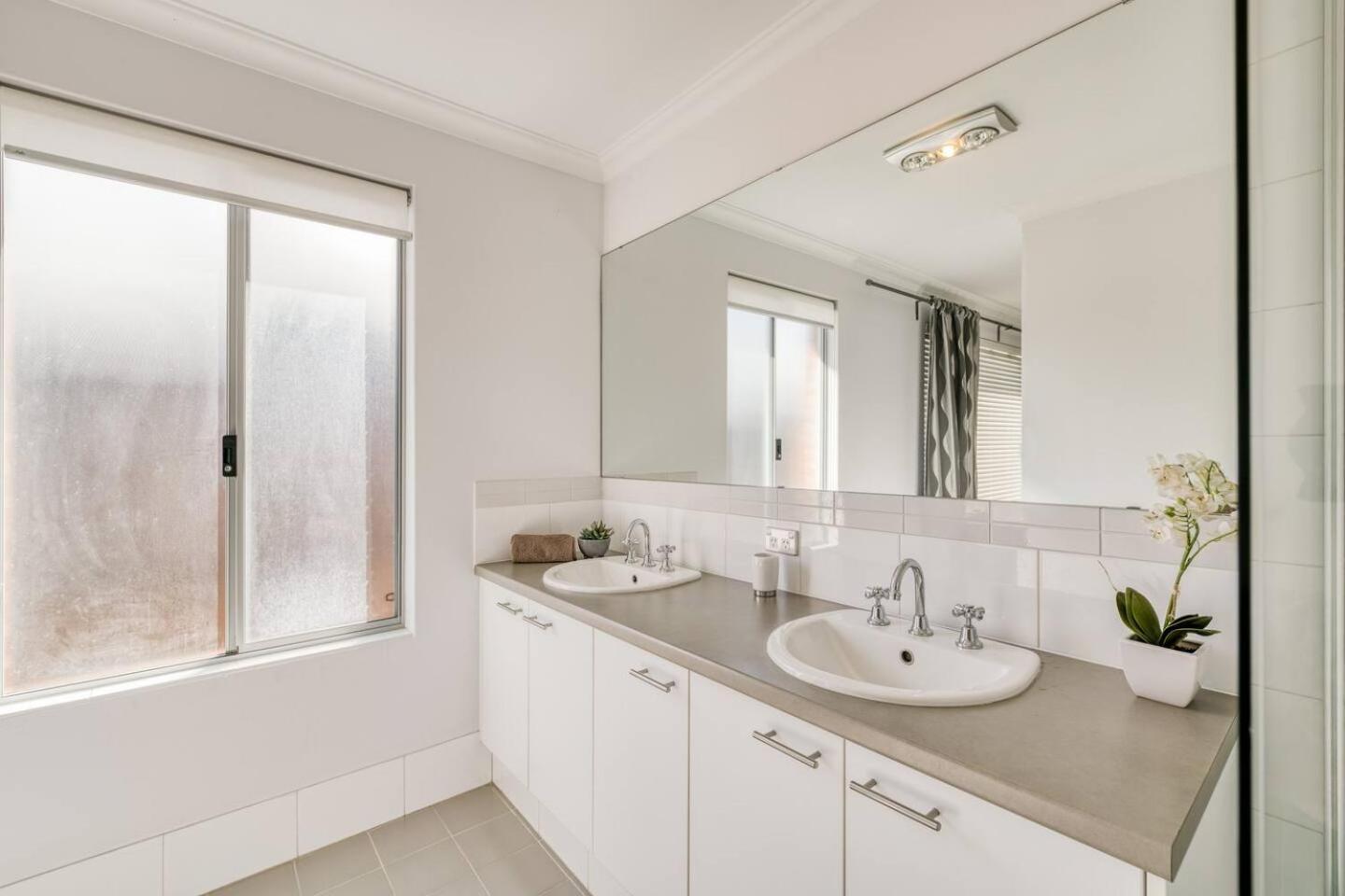 Rivervale Retreat - Spacious Family Living