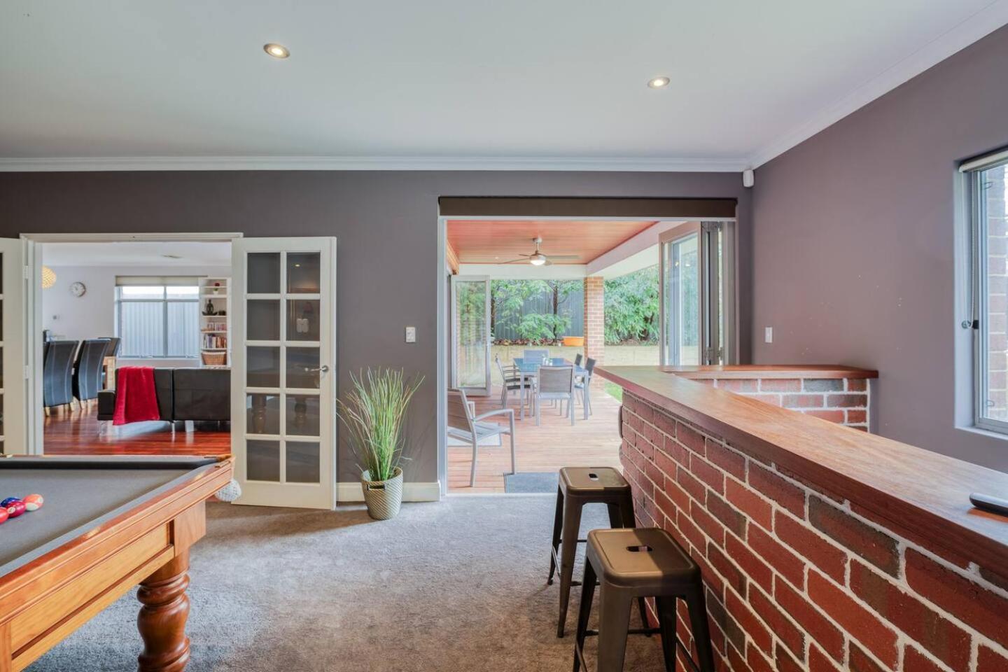 Rivervale Retreat - Spacious Family Living Perth