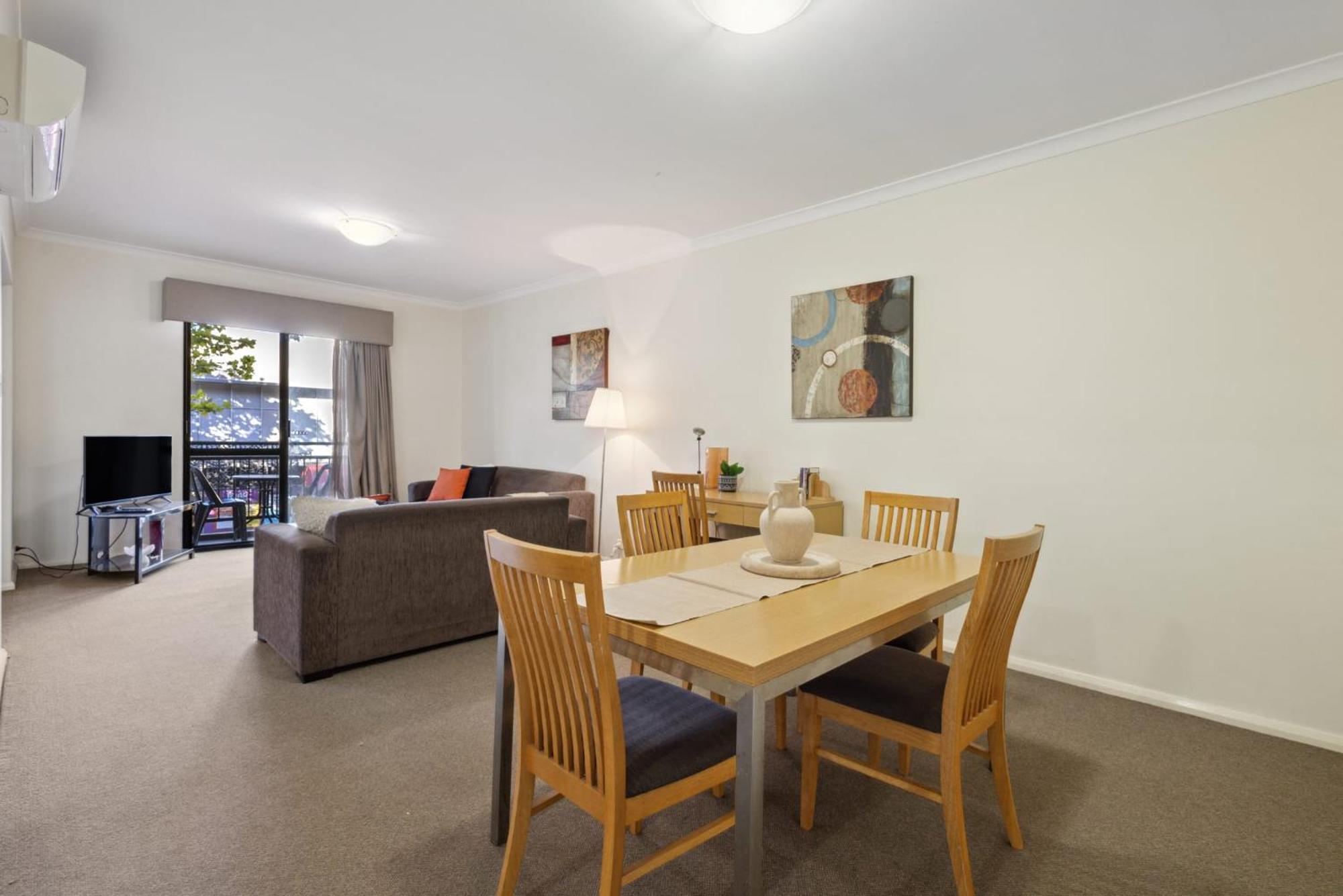 Apartment 2bdr 1bth 1prk - Northbridge Magic *