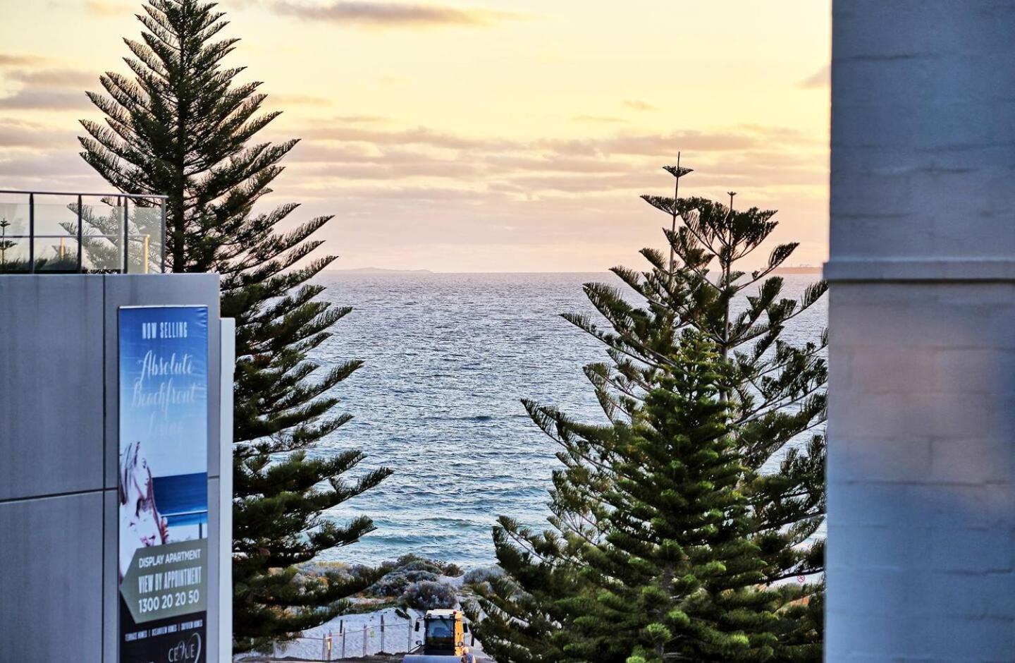 West Lagoon 221 - Stylish Apartment! Perth