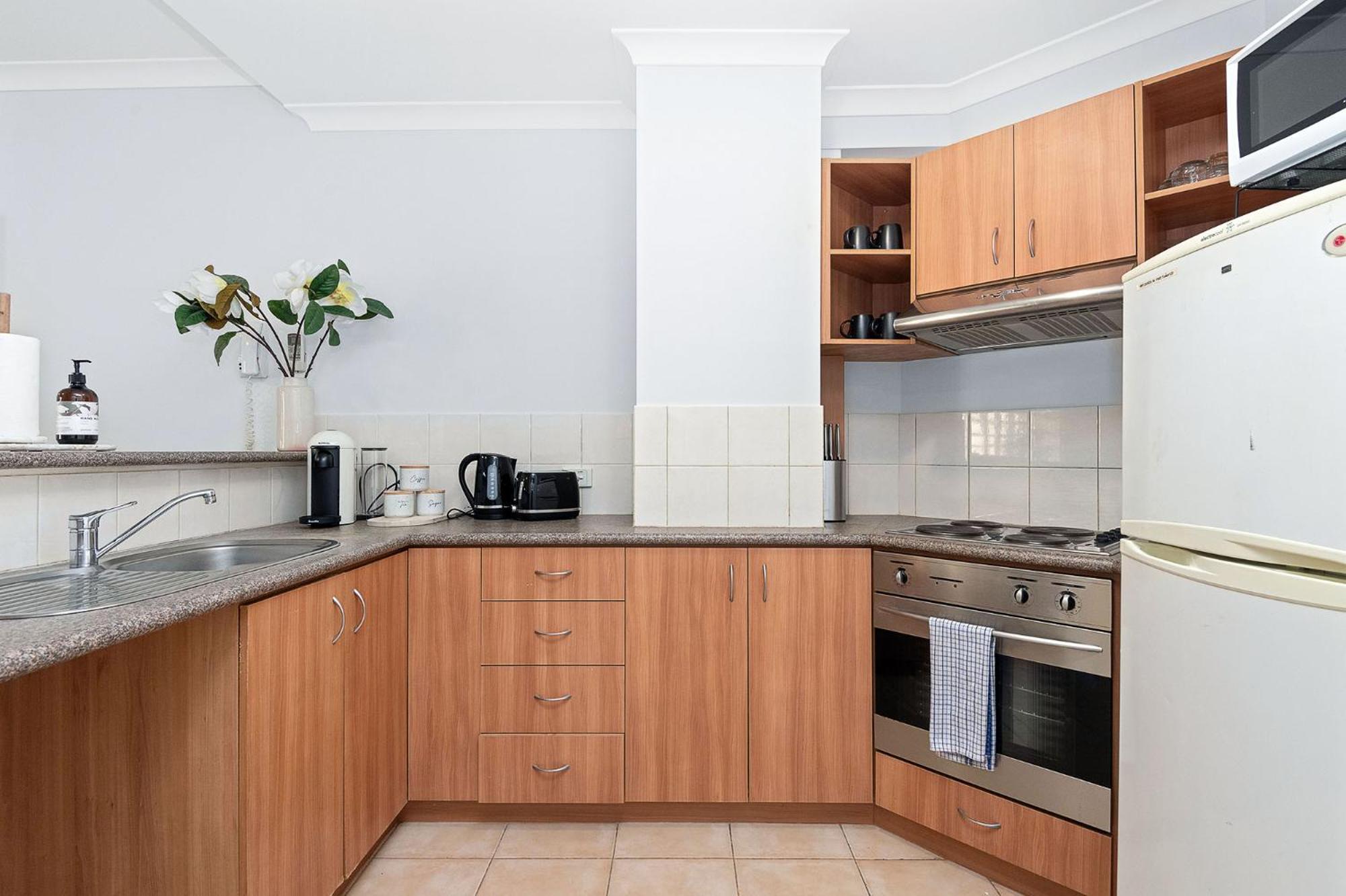 Chic 2br On Hay St East *