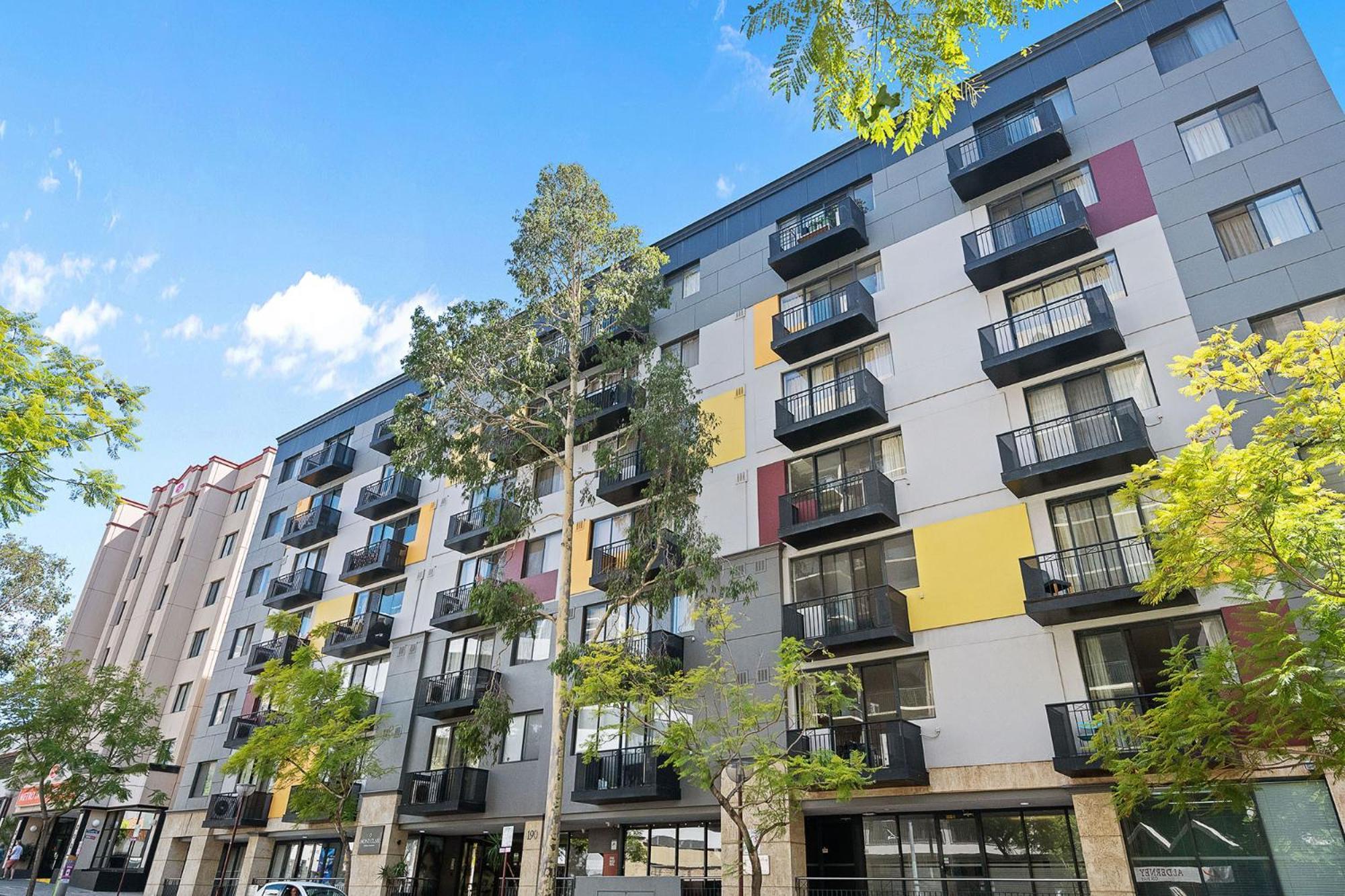 Chic 2br On Hay St East