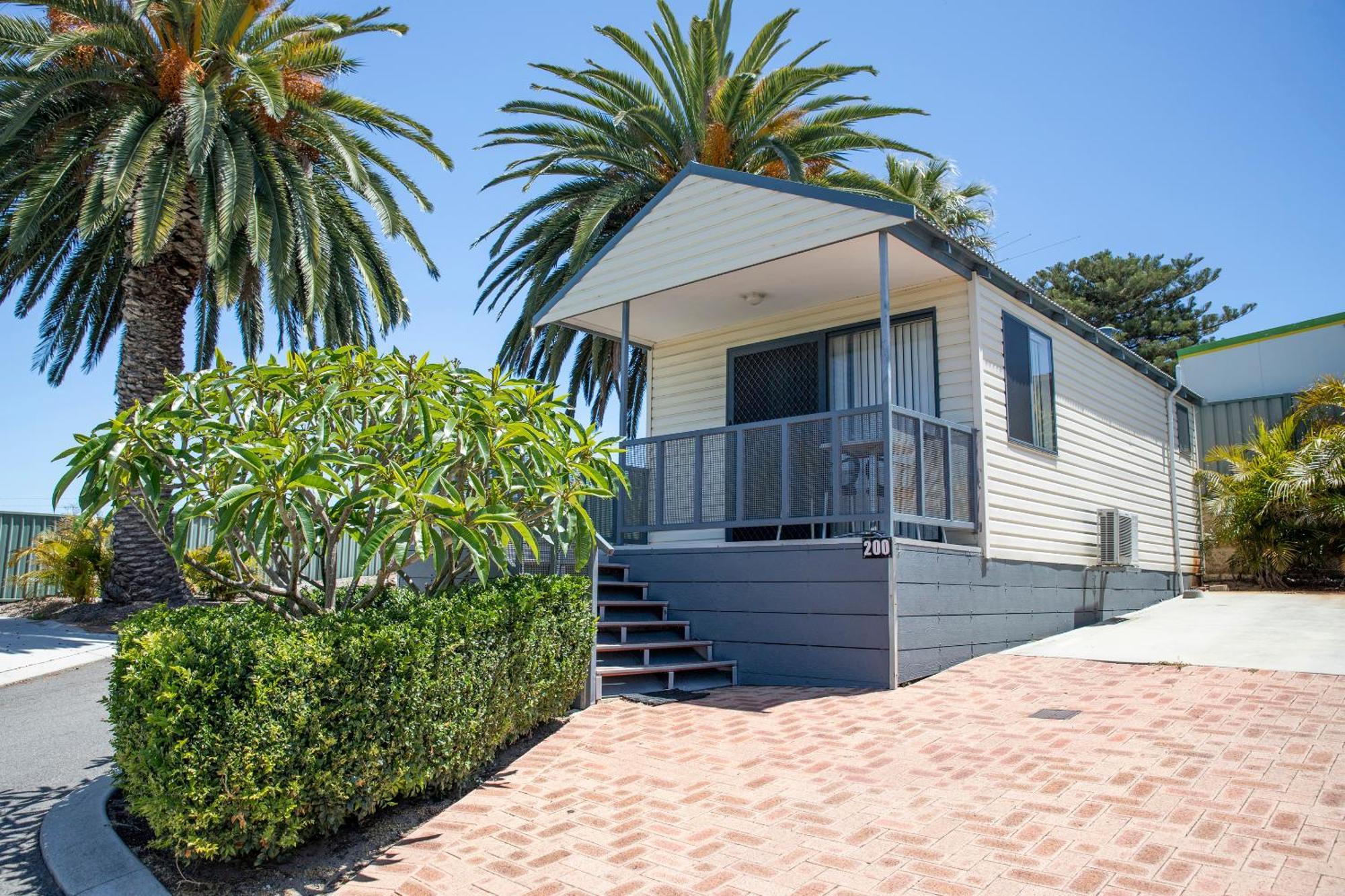 Resort Karrinyup Waters 3*