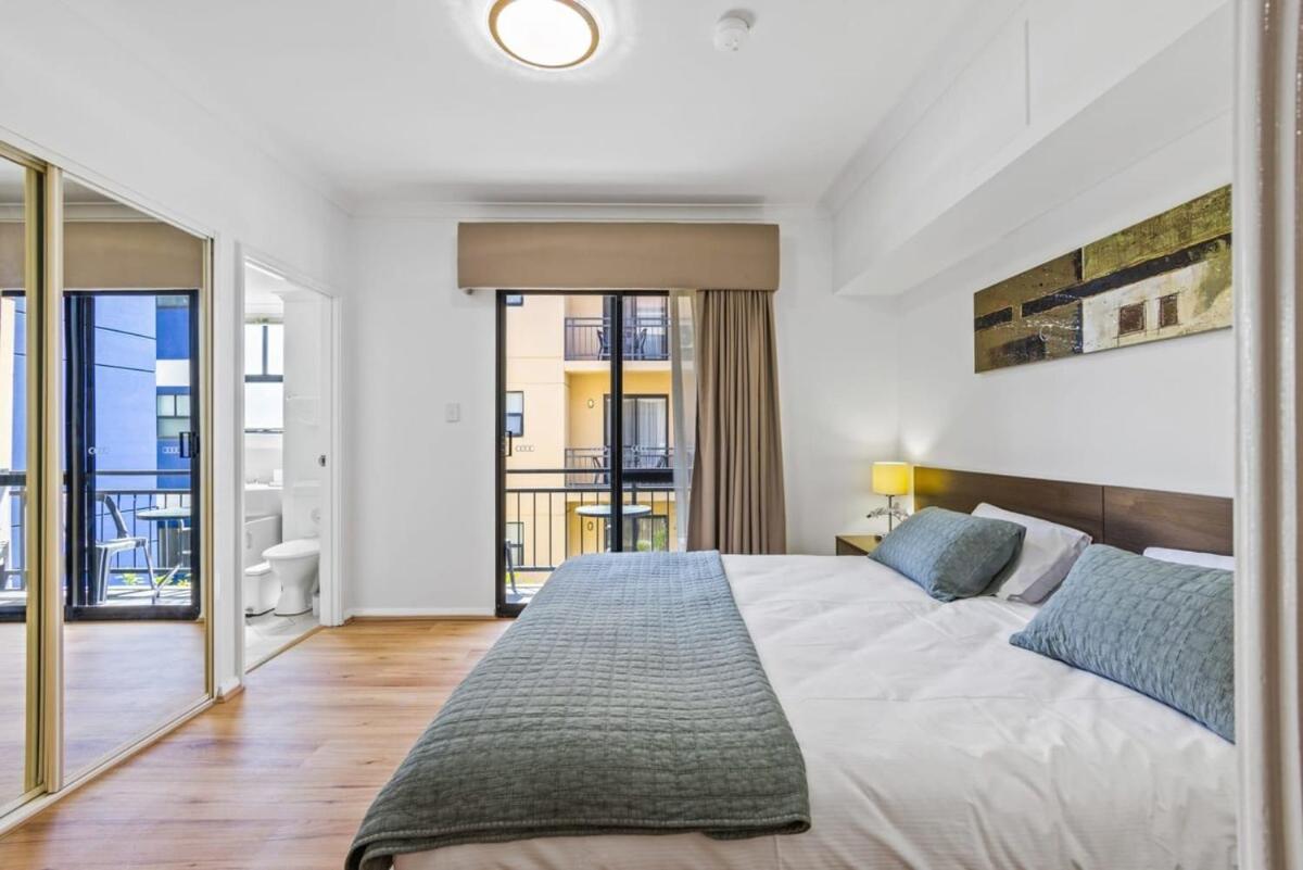 Renovated Family With Pool & Wifi Apartment *