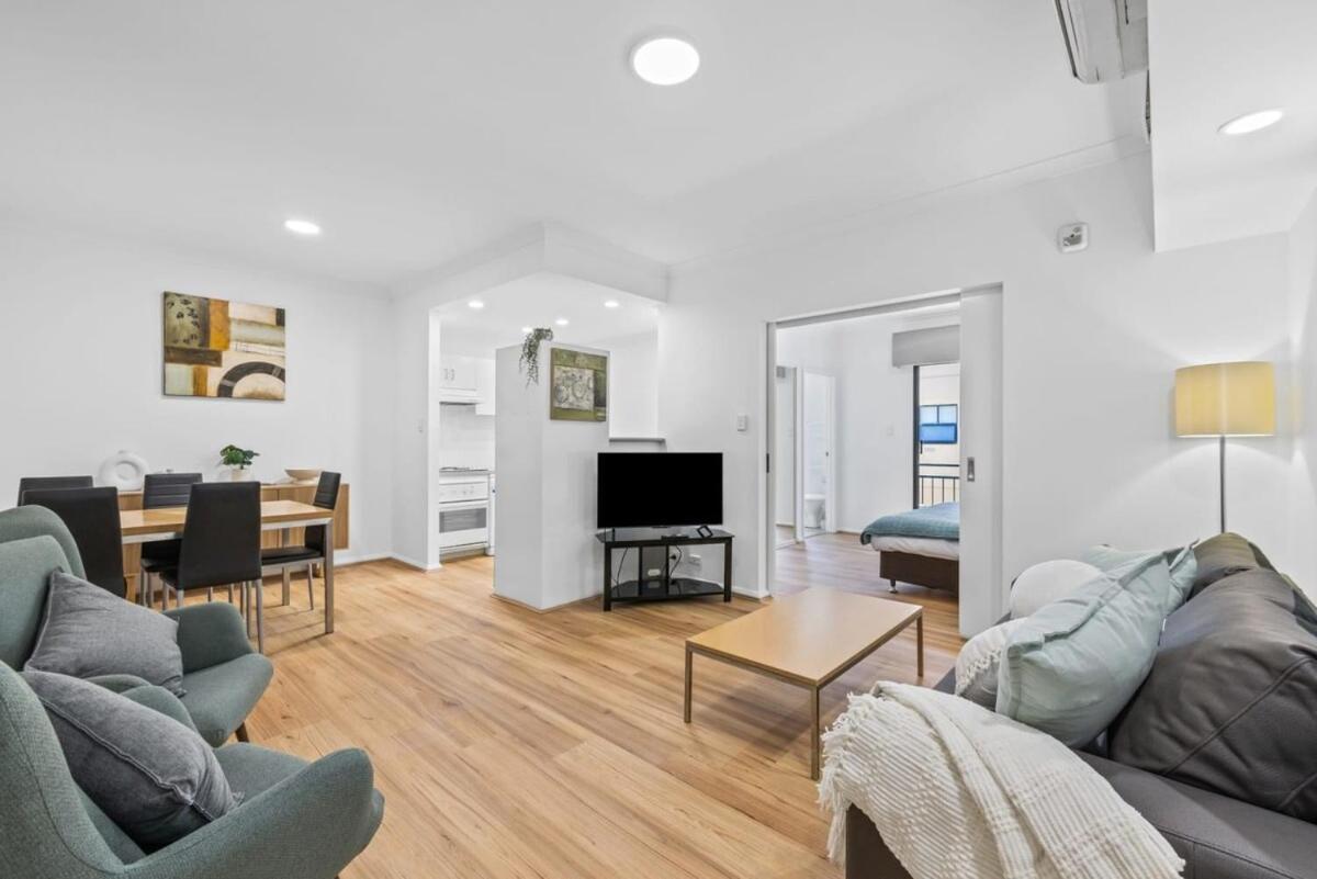 Renovated Family With Pool & Wifi Apartment Perth