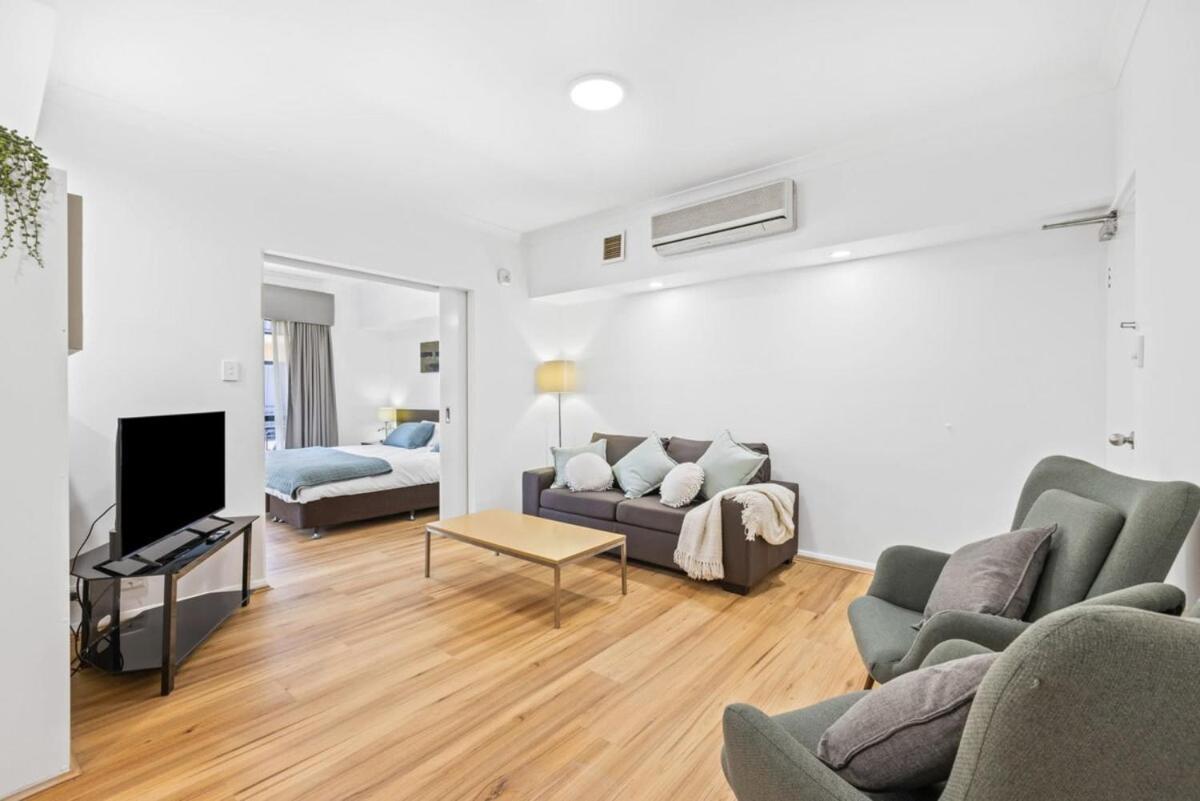 Renovated Family With Pool & Wifi Apartment *