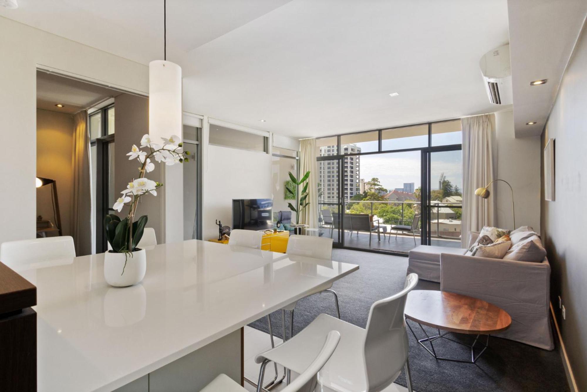 2bdrm Skyline Views - Prime For River, Waca, Optus Stadium *