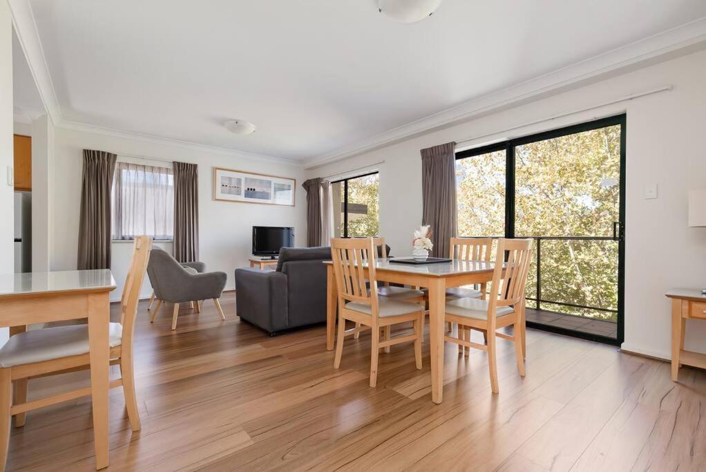 2x1 Comfy In Cbd Apartment *