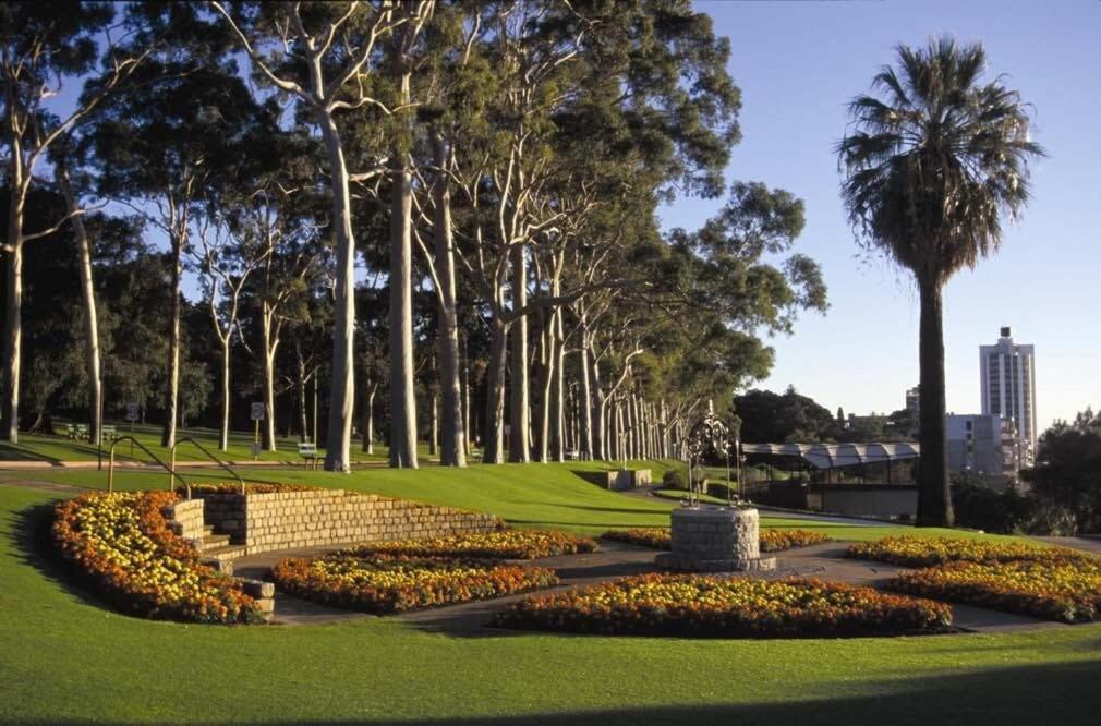 Exclusive Northbridge W Wi-fi Pool Apartment *