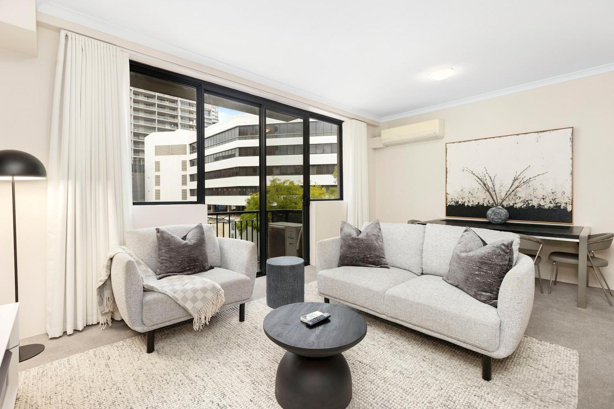 1br Stylish On Hay St *