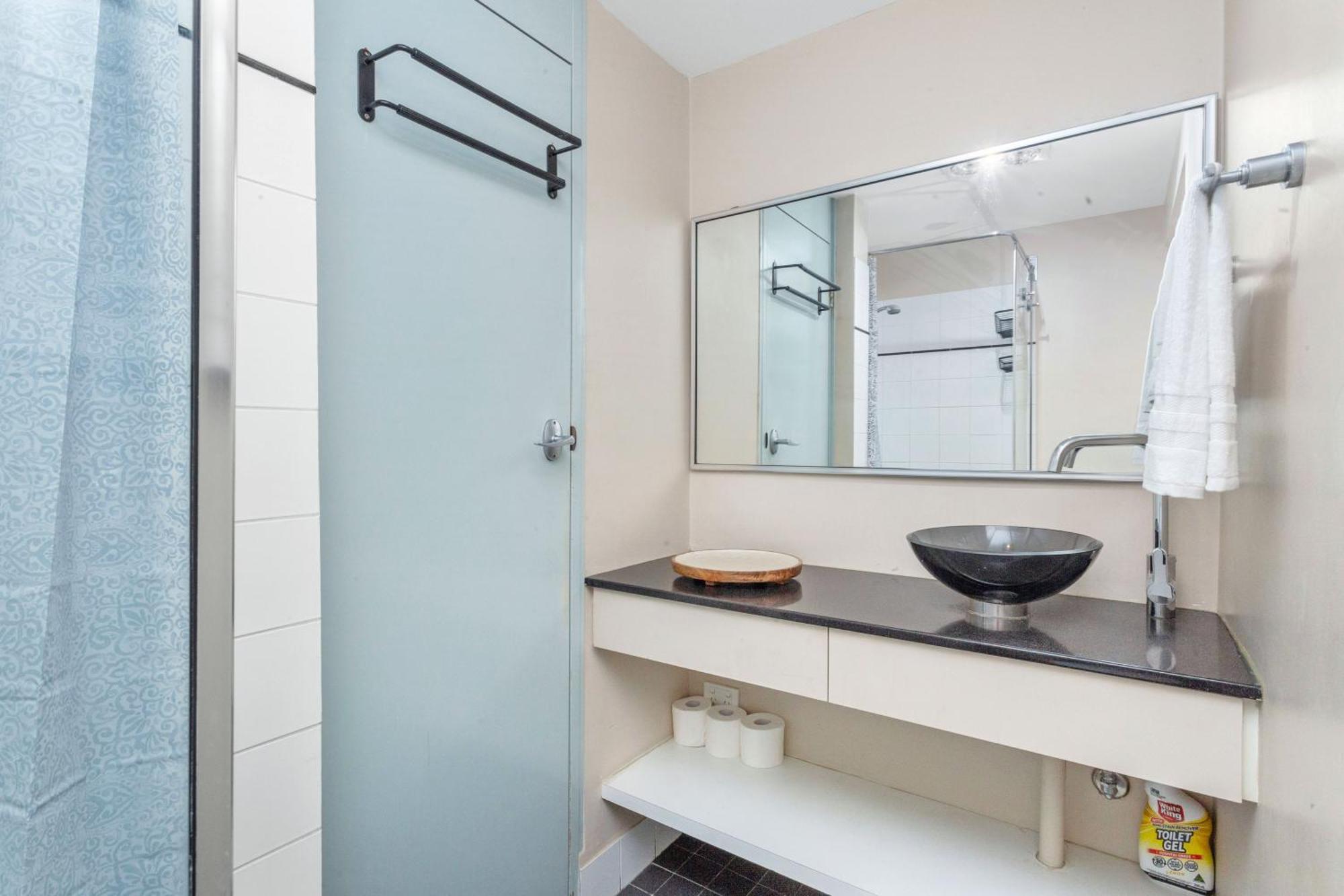 Apartment 13 Cottesloe - Steps From - Sleeps 3