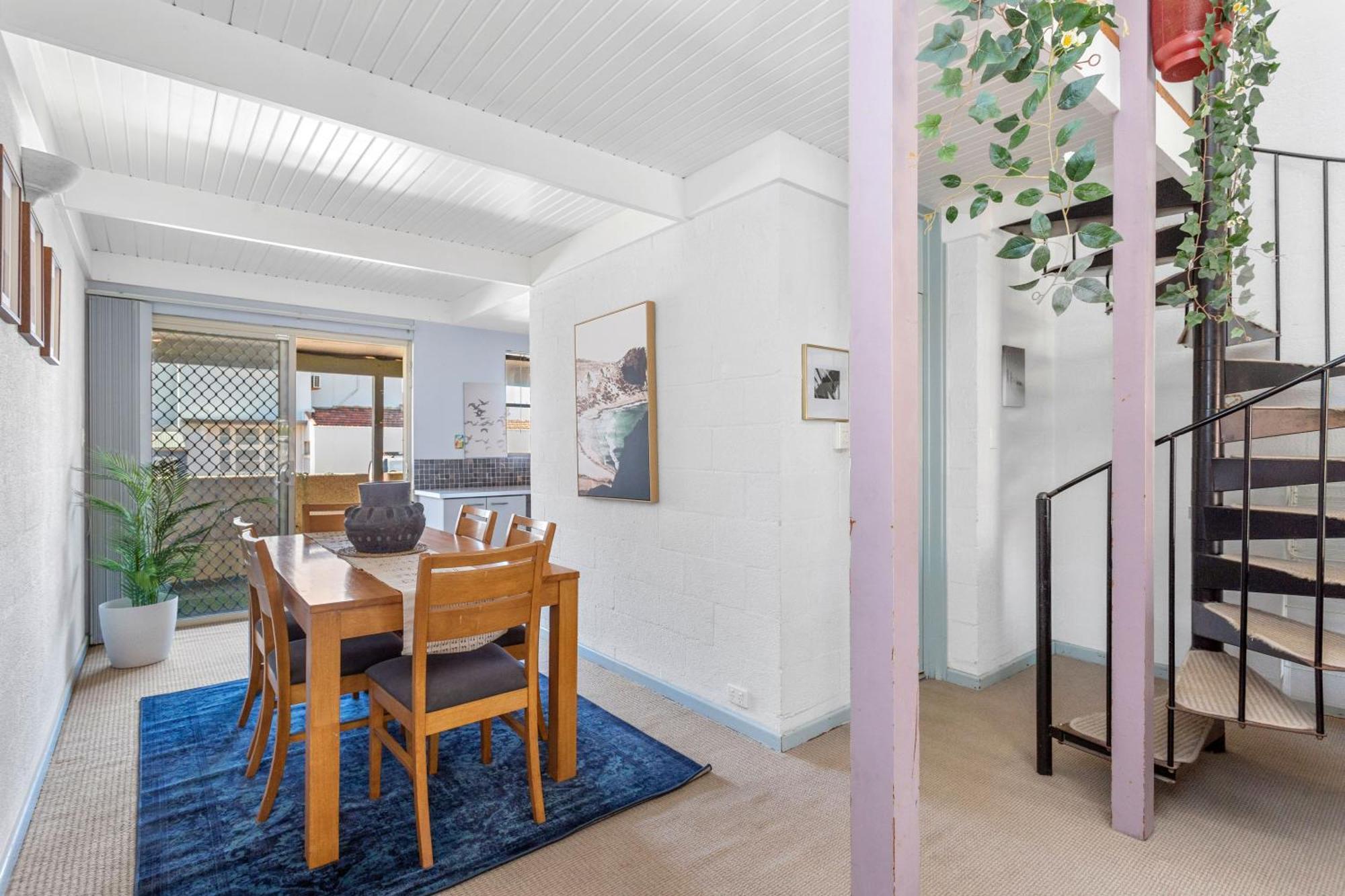 Apartment 13 Cottesloe - Steps From - Sleeps 3