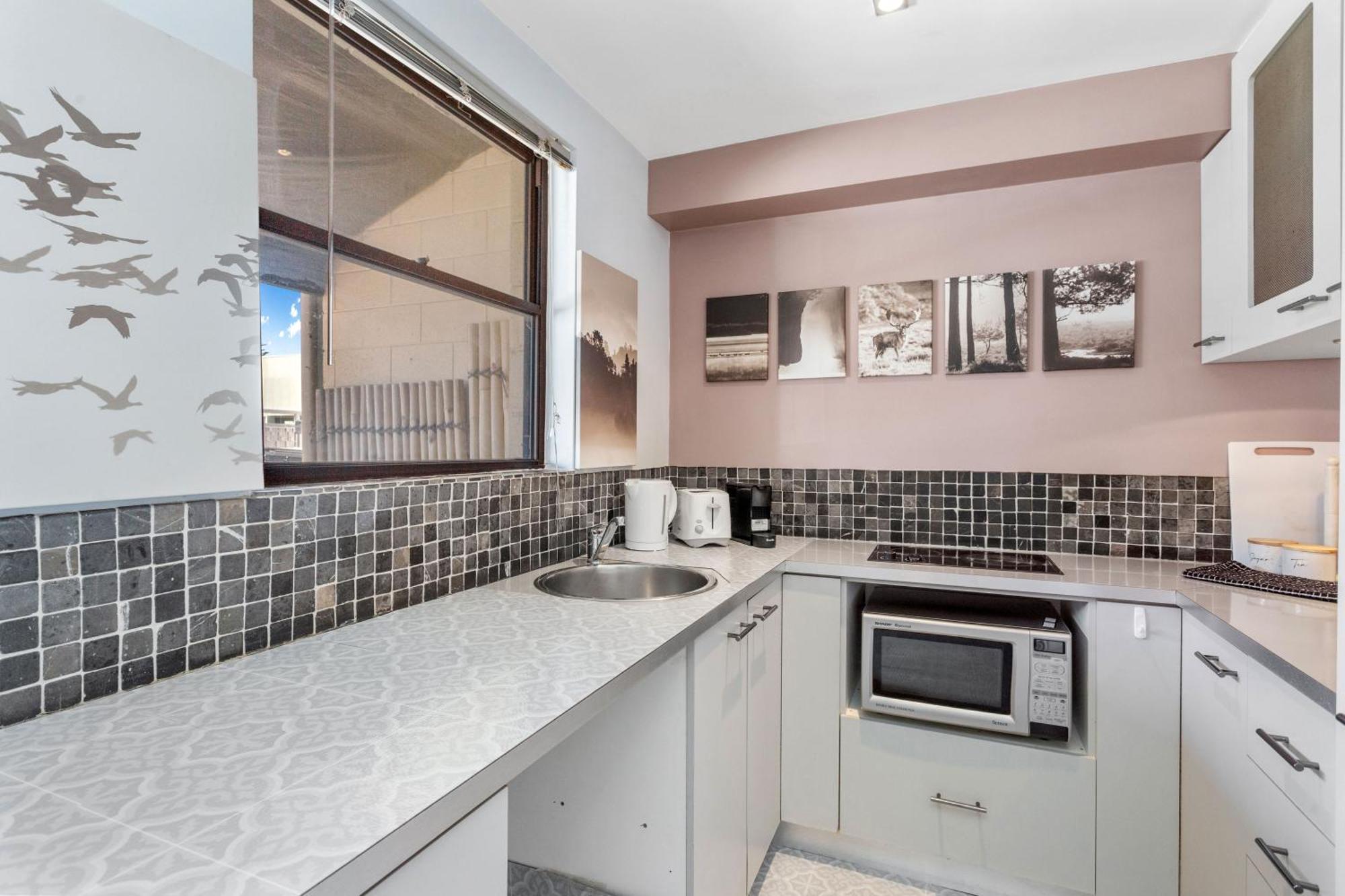 13 Cottesloe - Steps From - Sleeps 3