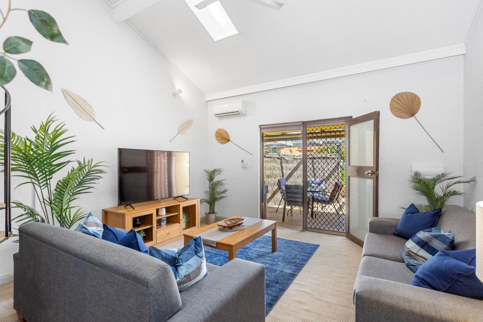 13 Cottesloe - Steps From - Sleeps 3 Apartment