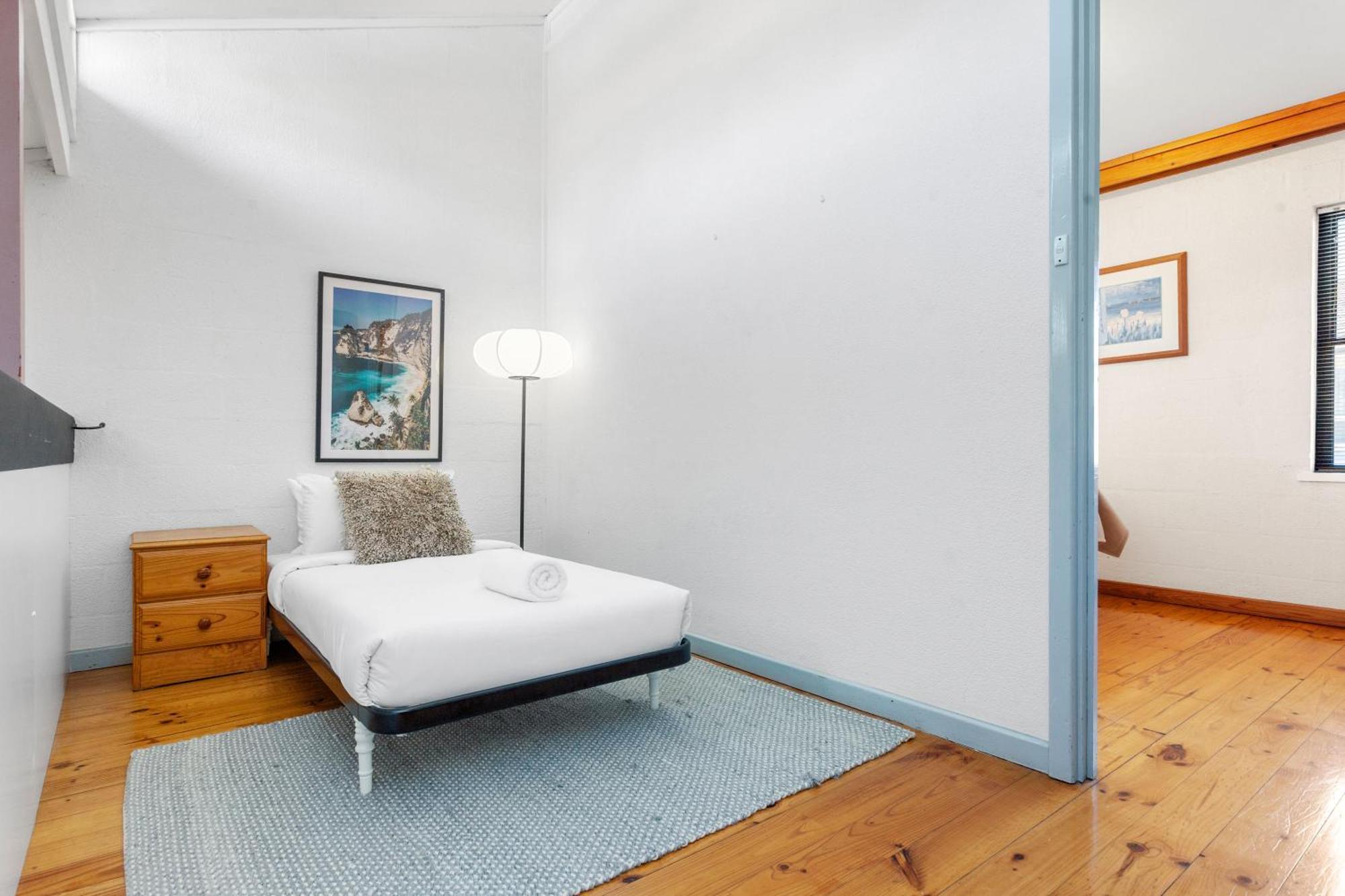 13 Cottesloe - Steps From - Sleeps 3 Apartment