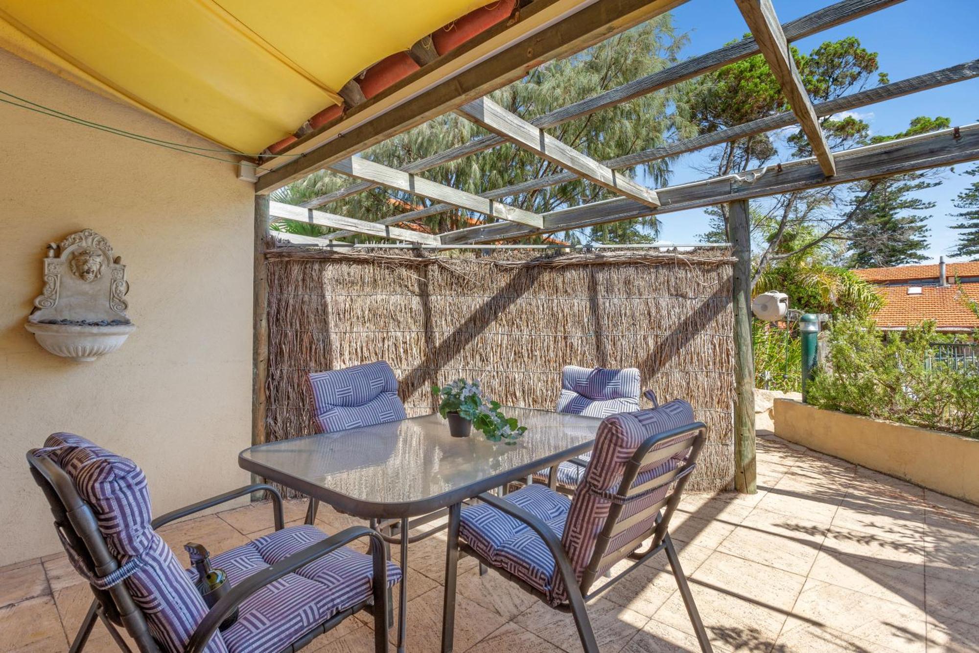 Apartment 13 Cottesloe - Steps From - Sleeps 3 Perth