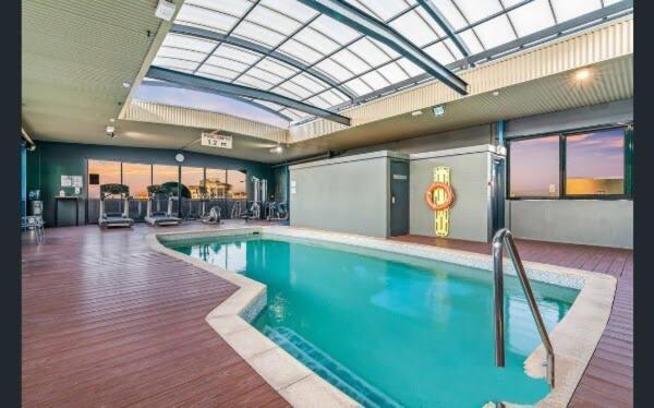 Apartment Cozy 2-bedroom With Views *