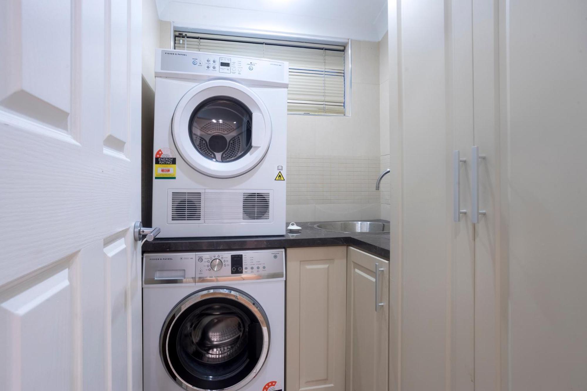 Apartemen Bright 2 Bedroom In A Great Location