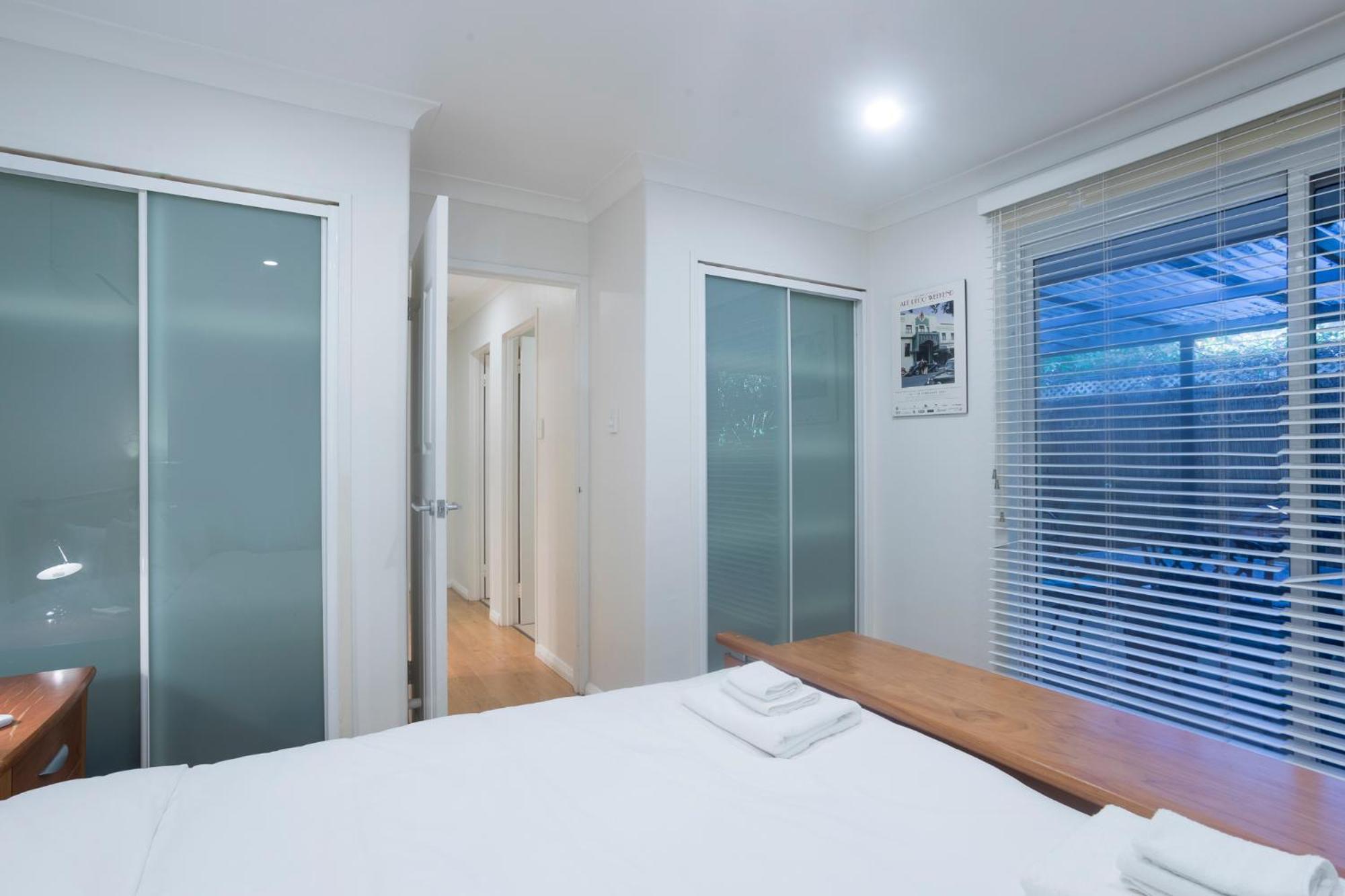 Bright 2 Bedroom In A Great Location * Perth