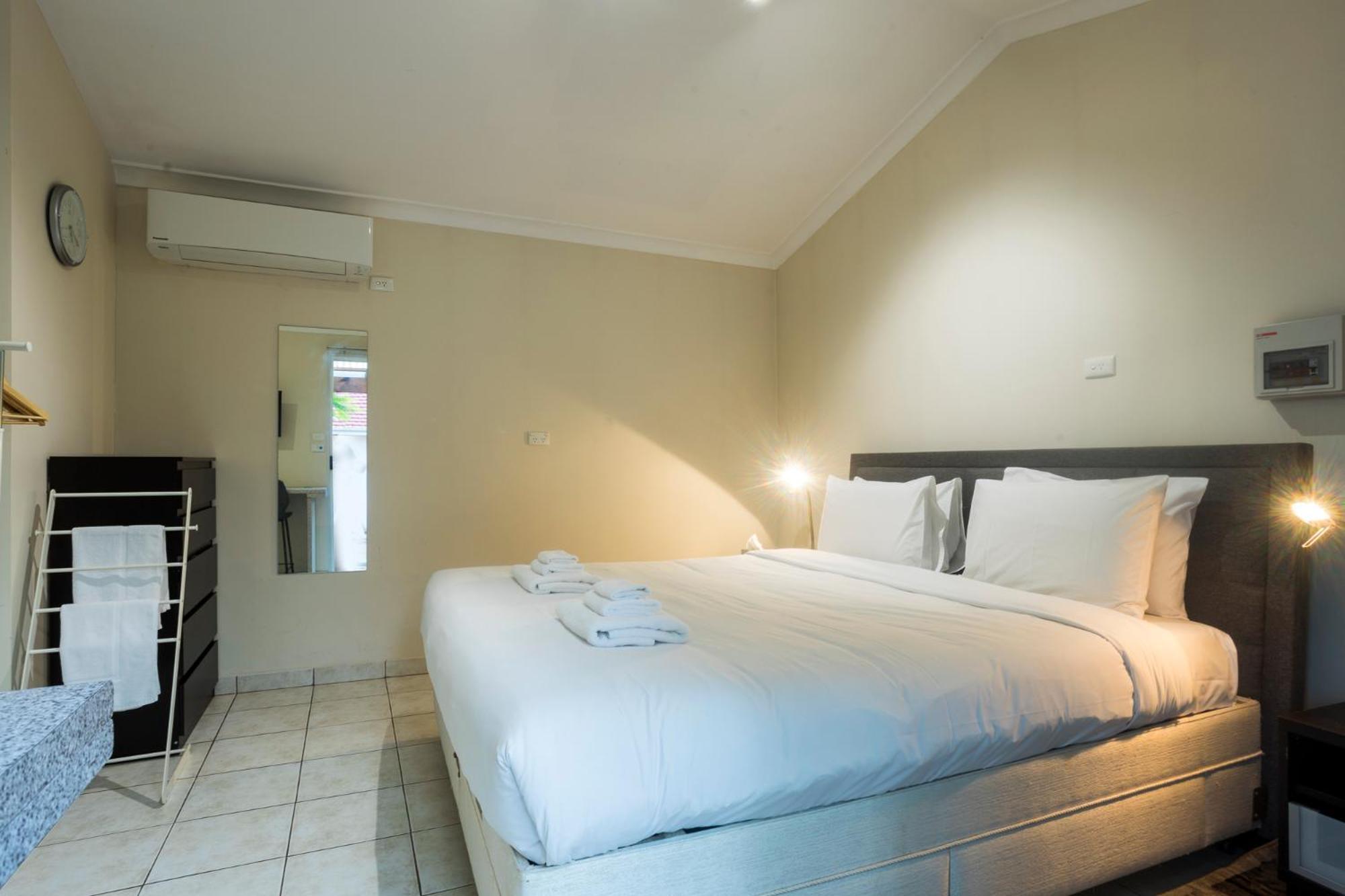 Apartment Studio Granny Flat In Melville With Patio *