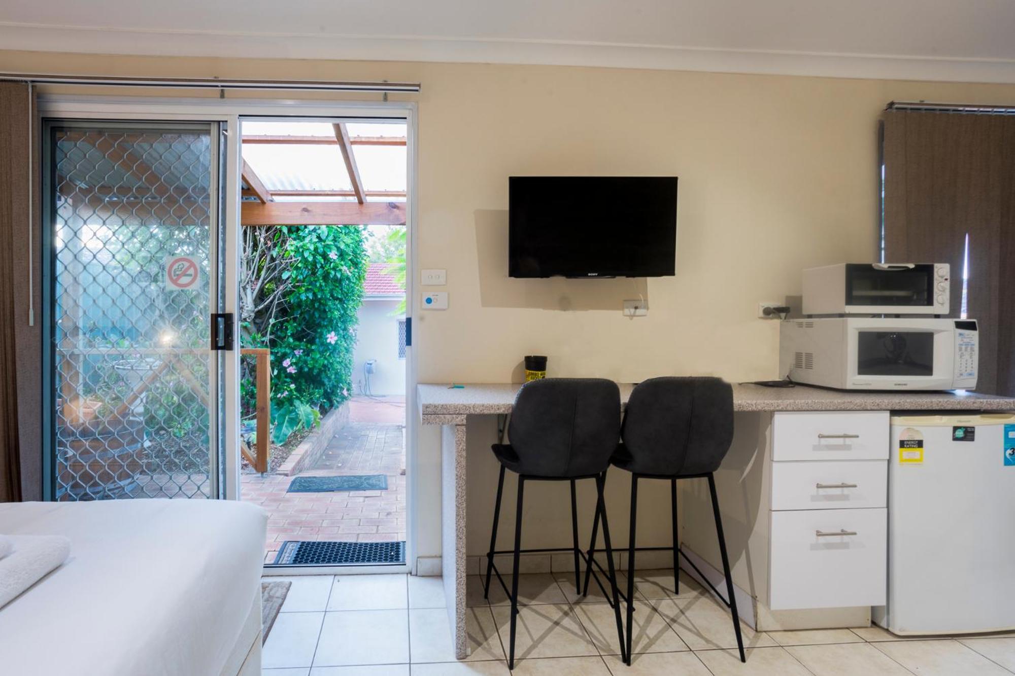 Studio Granny Flat In Melville With Patio * Perth