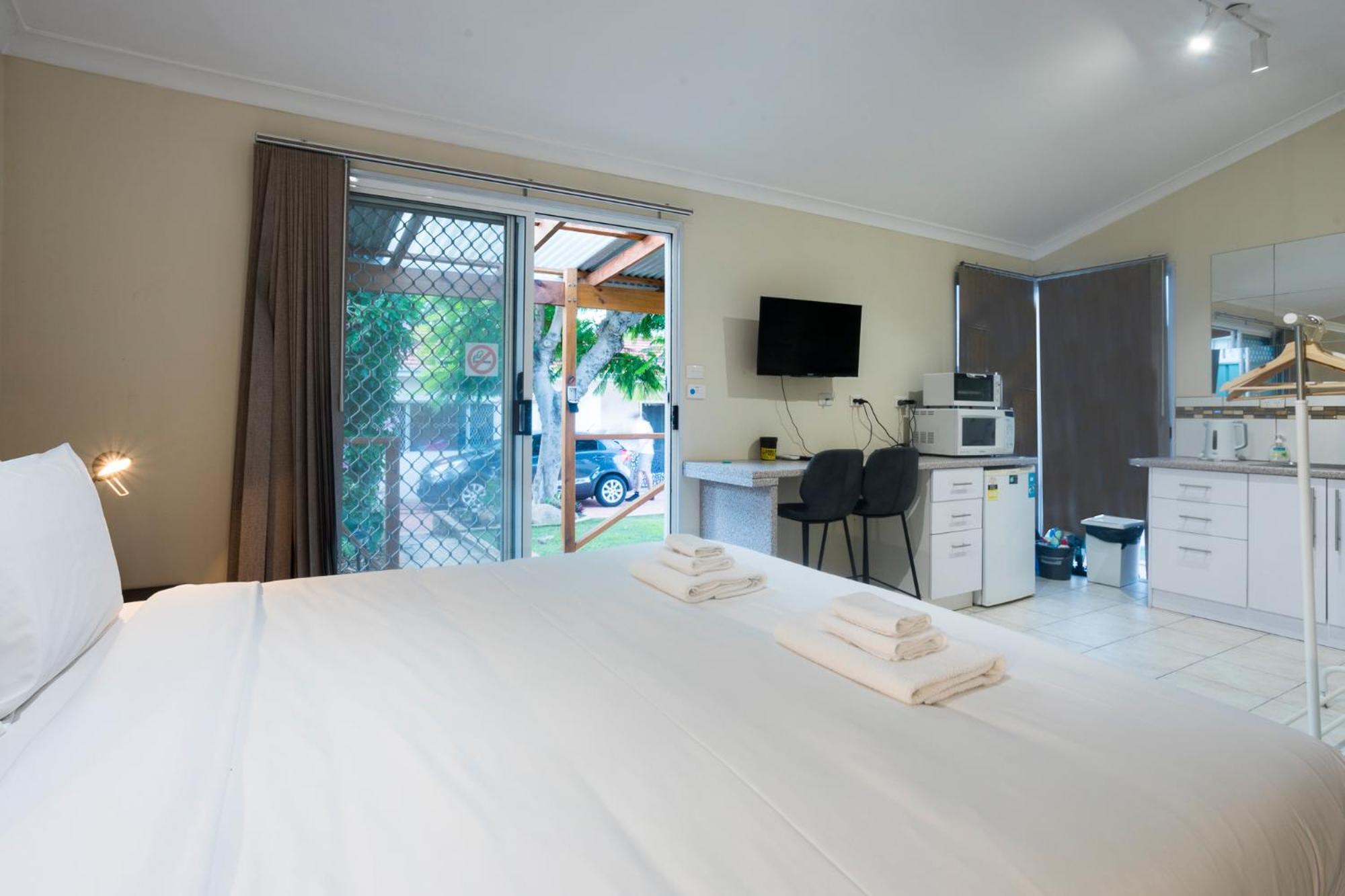 Studio Granny Flat In Melville With Patio * Perth