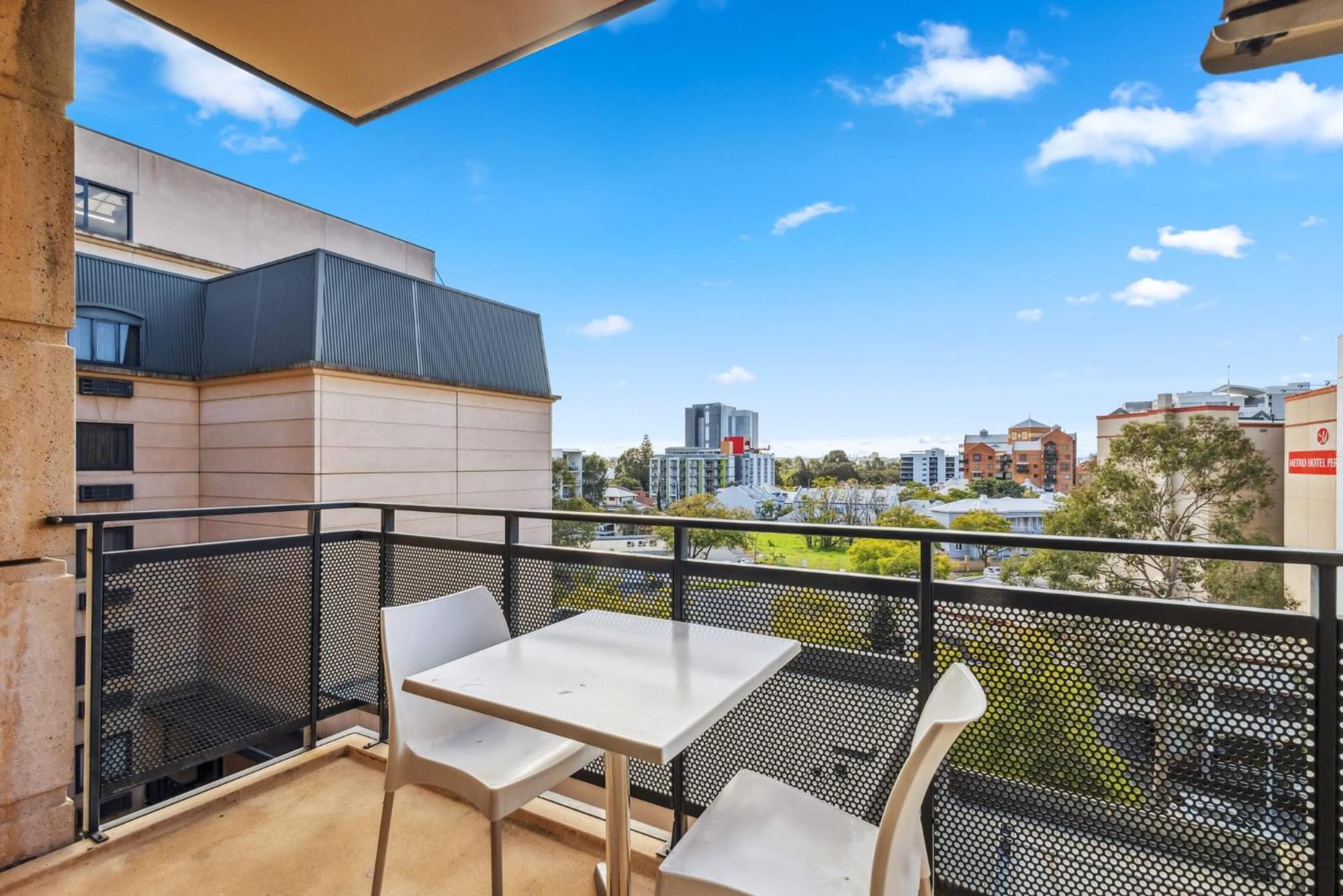 Apartment Cozy 2-bedroom With Views