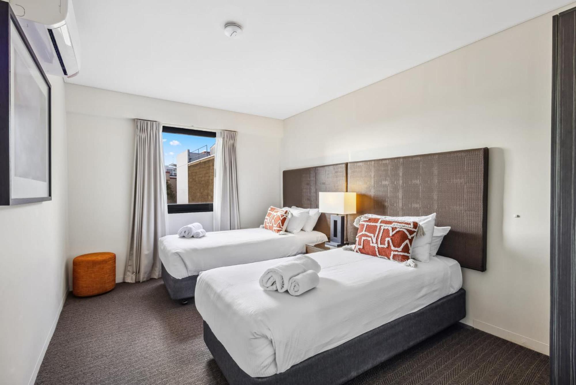 Cozy 2-bedroom With Views Apartment *