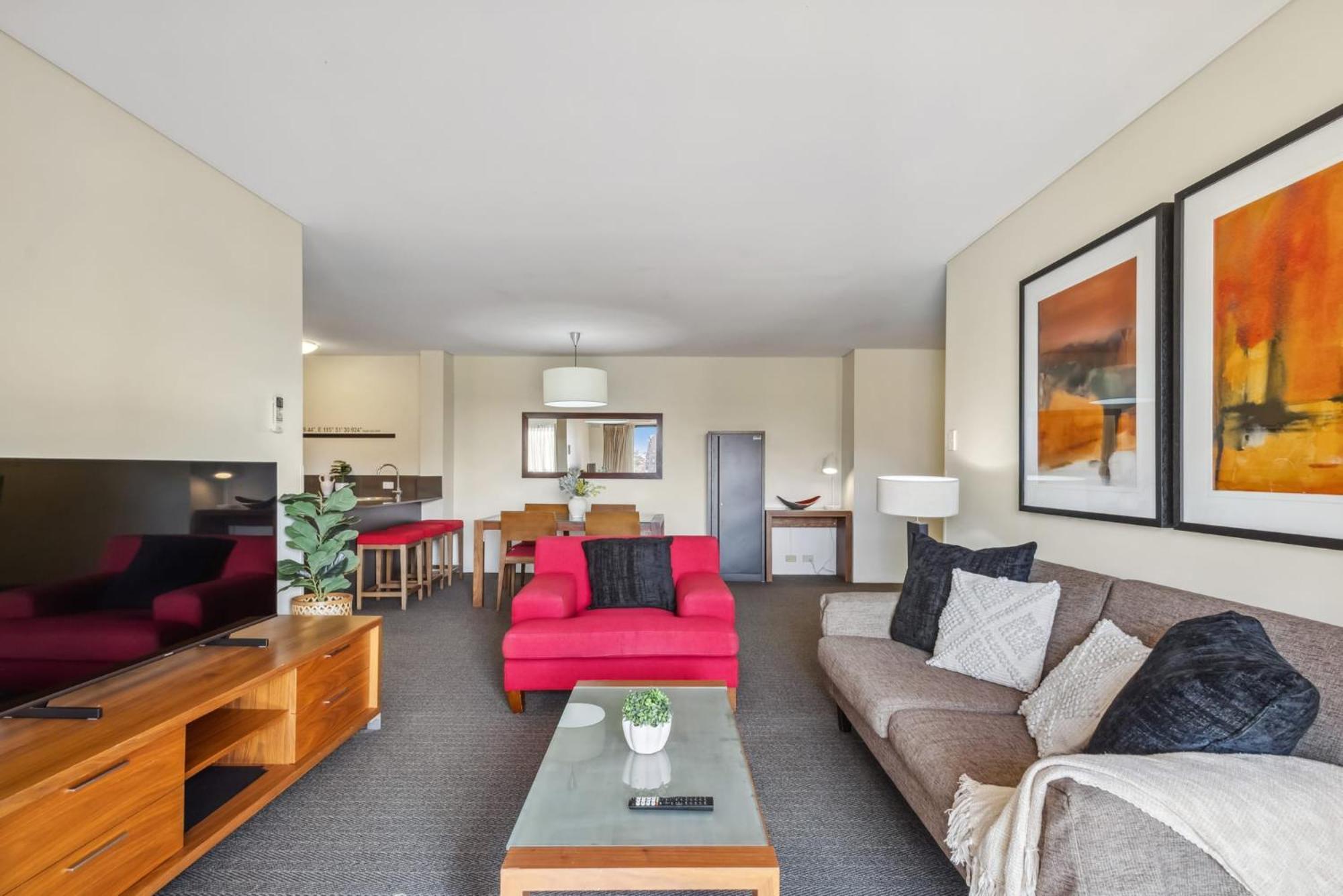 Cozy 2-bedroom With Views