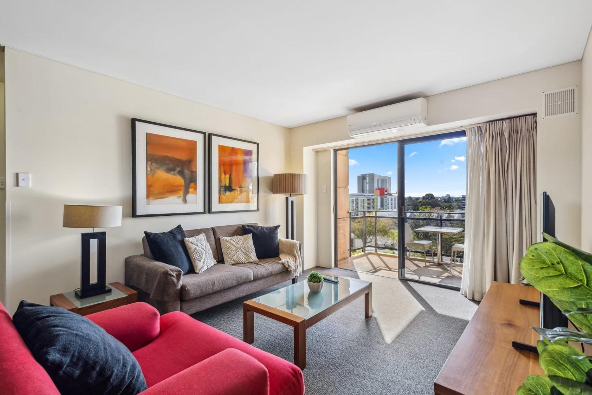 Apartment Cozy 2-bedroom With Views