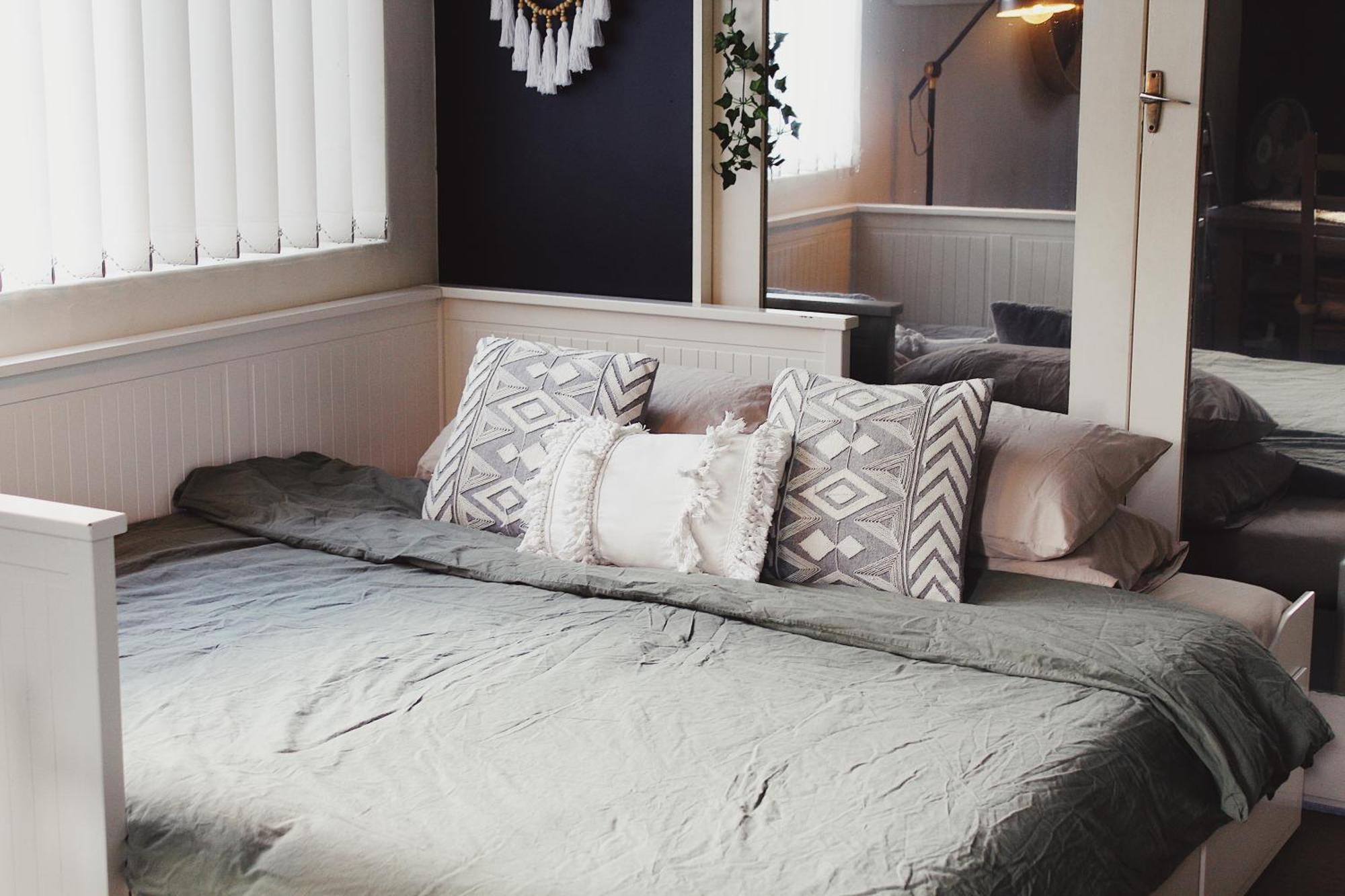 Forr64 - Comfy Corner In East *