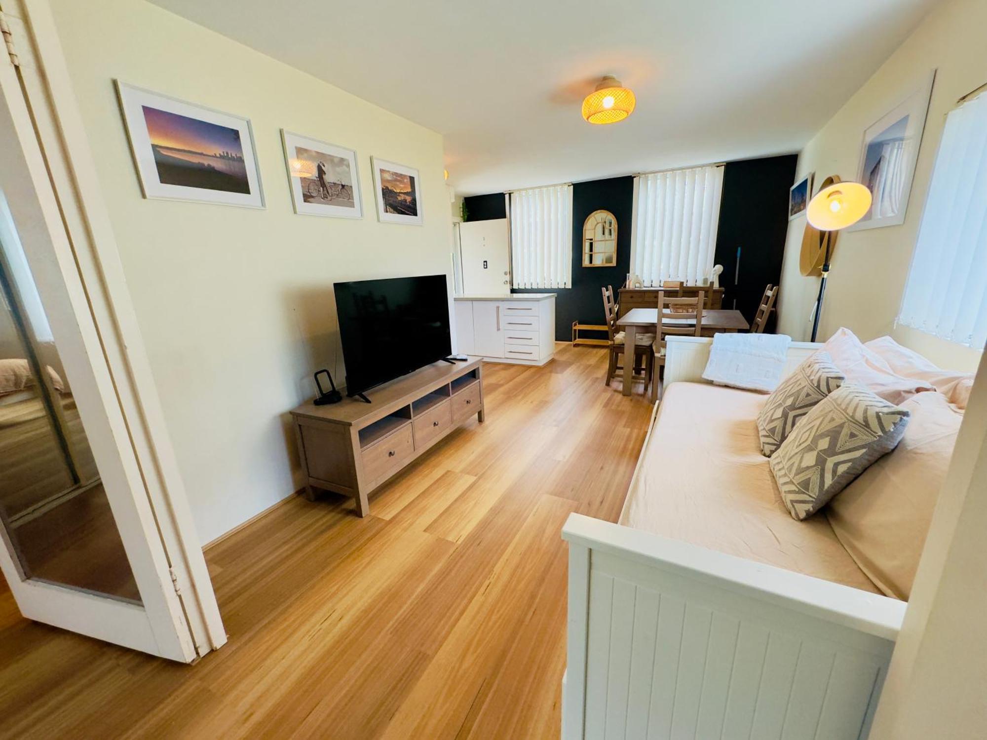 Forr64 - Comfy Corner In East Perth