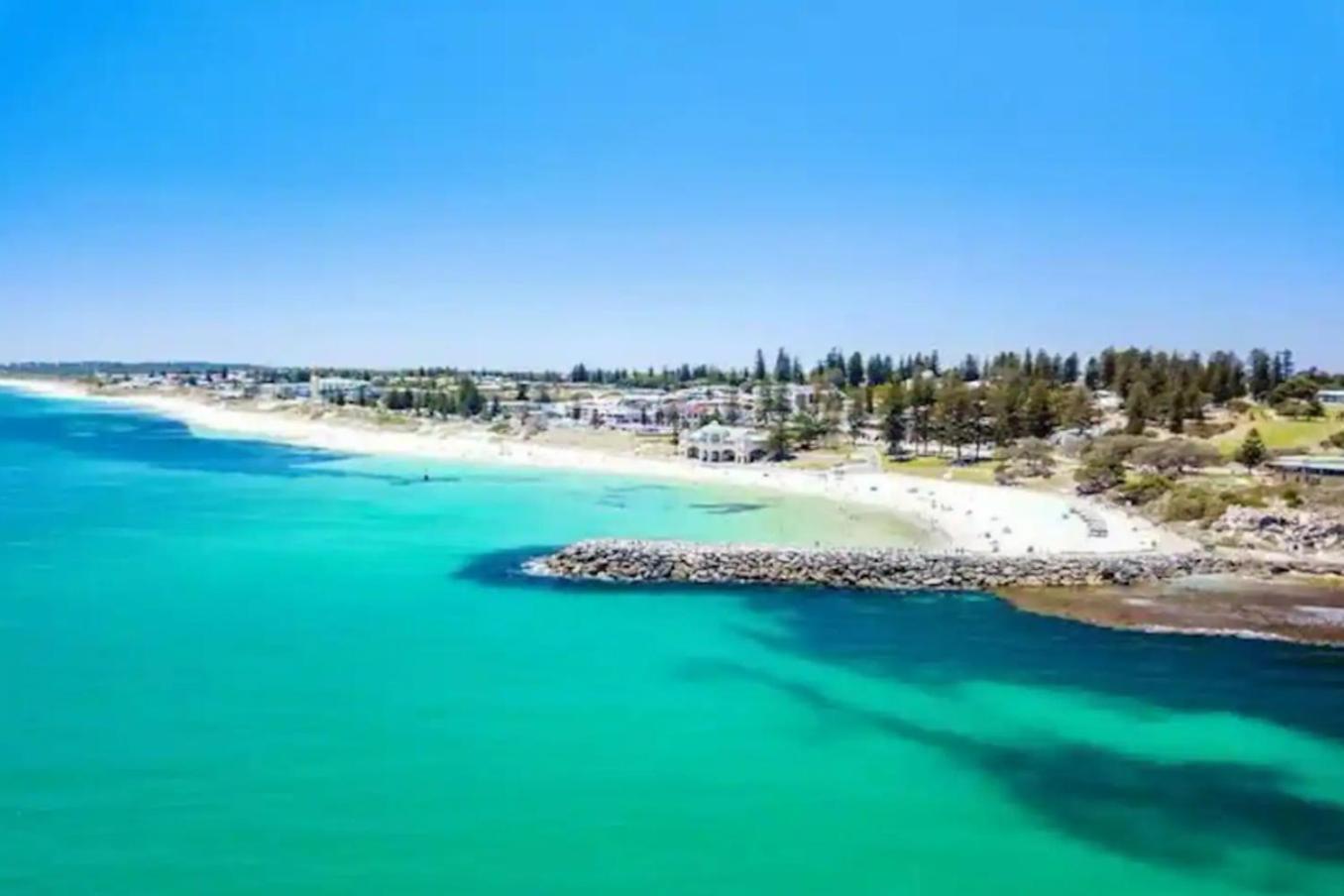 13 Cottesloe - Steps From - Sleeps 3 Apartment *