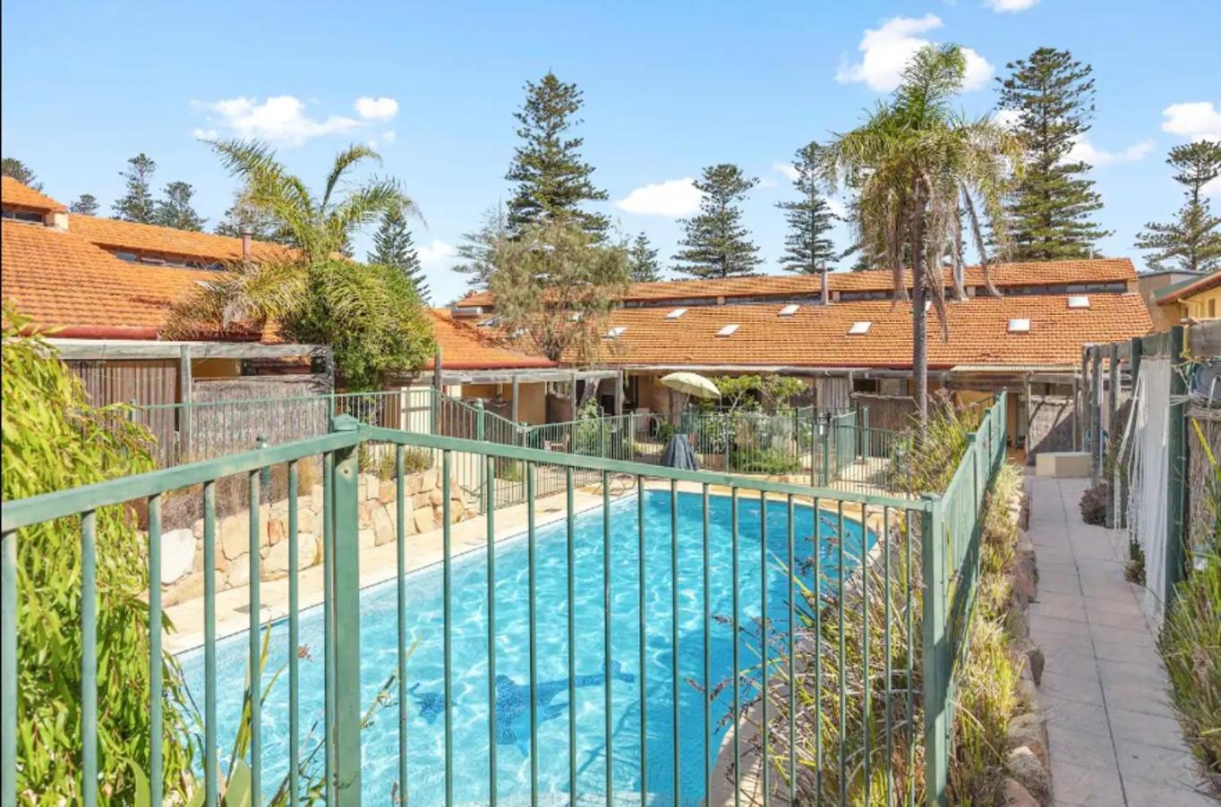 13 Cottesloe - Steps From - Sleeps 3 Perth