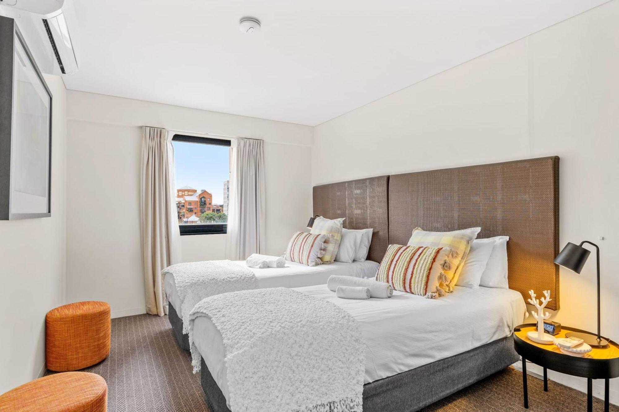 With Views In East Apartment *