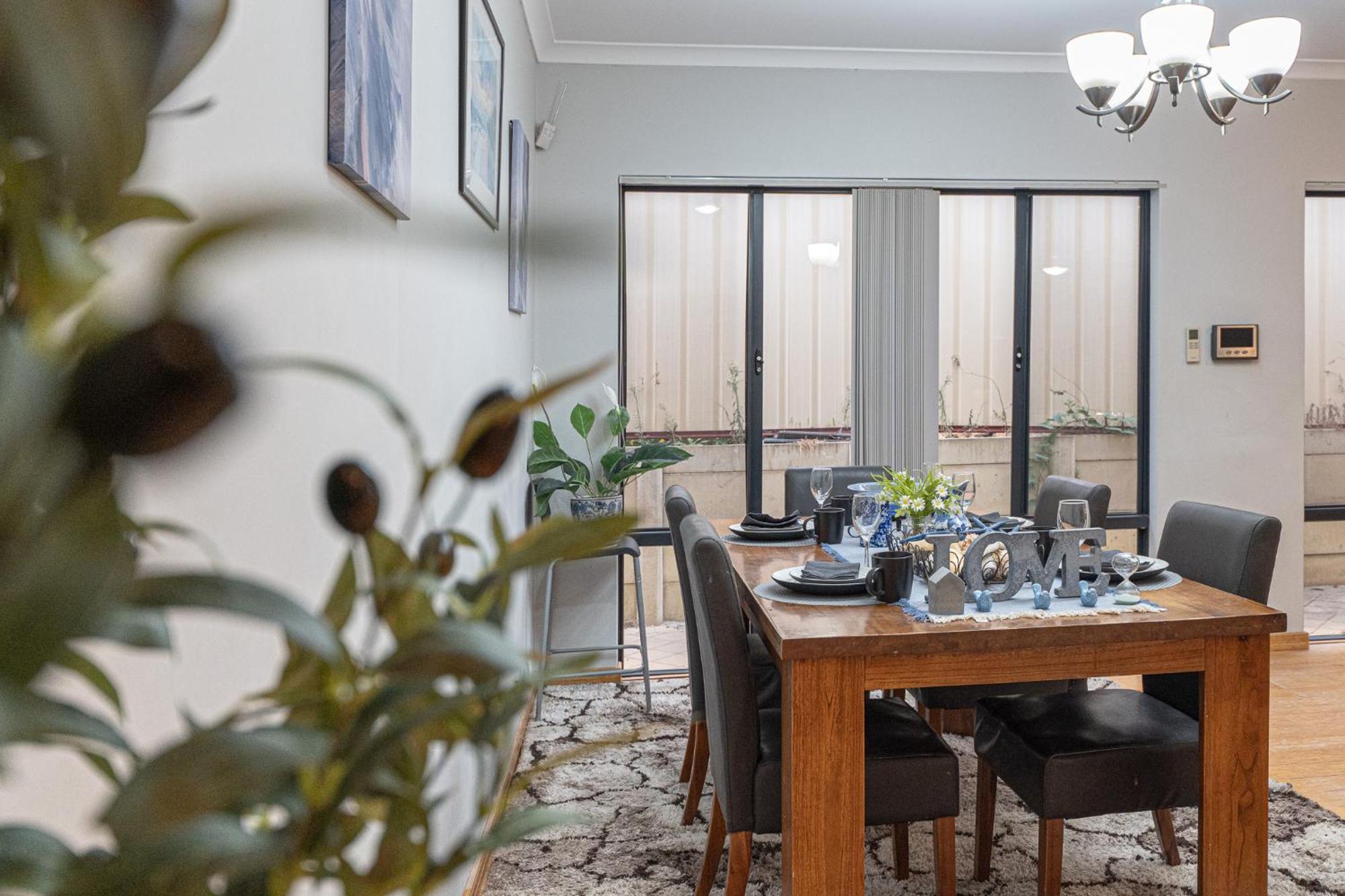 Spacious 5bedroom House Near Airport Holiday home