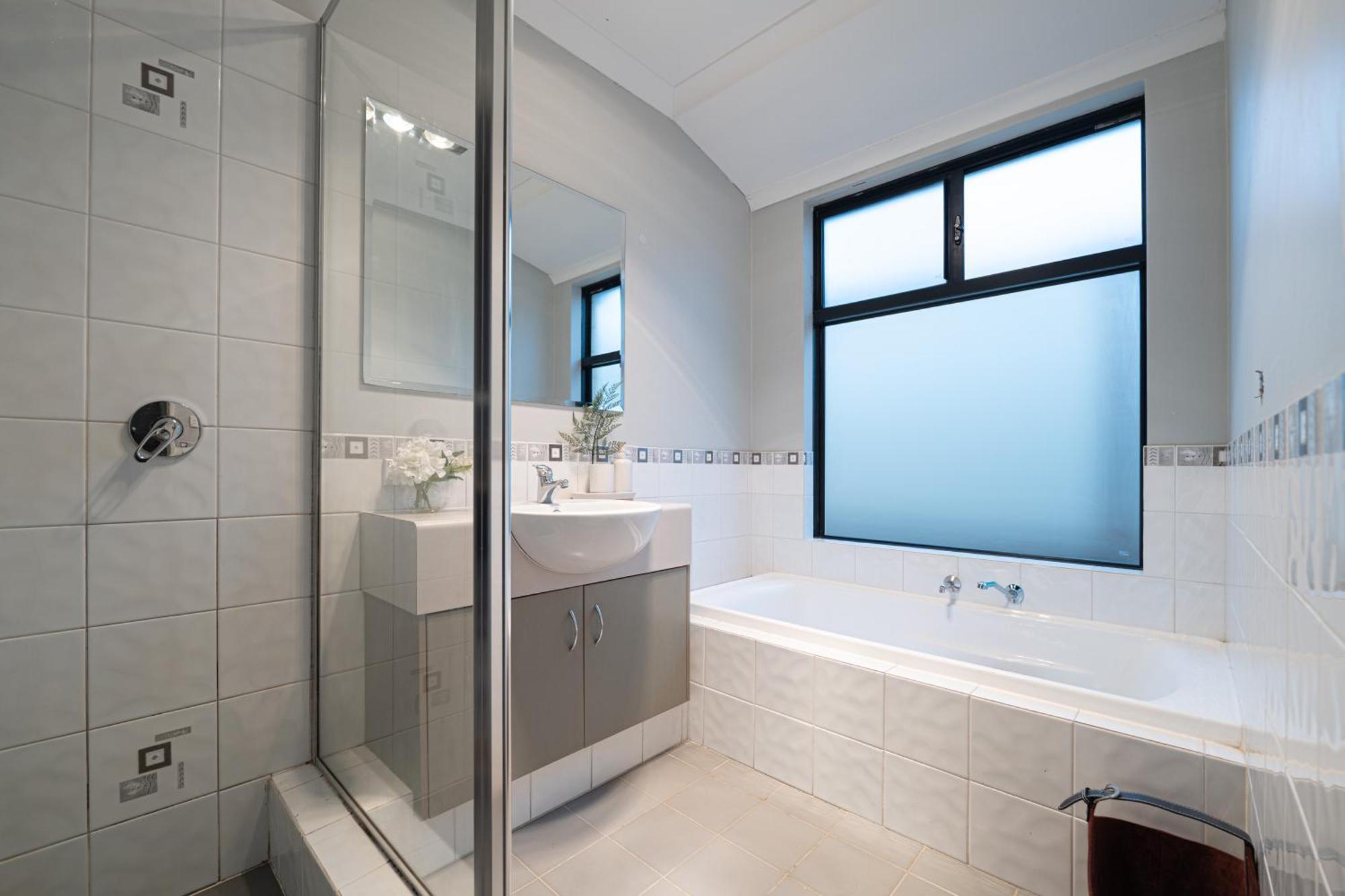 Spacious 5bedroom House Near Airport * Perth