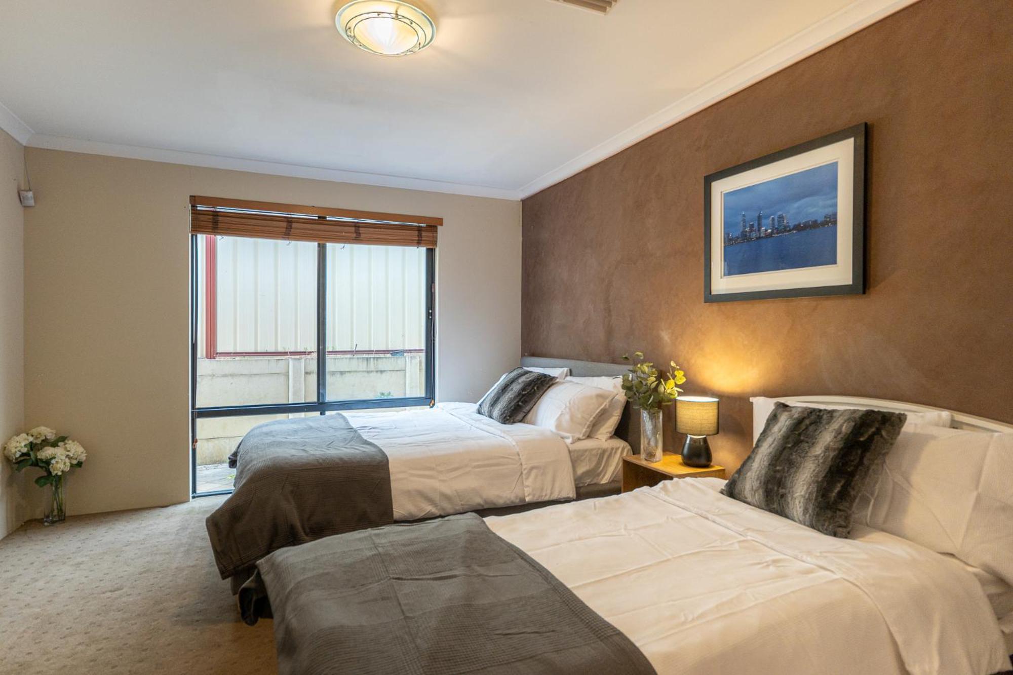 Spacious 5bedroom House Near Airport Perth