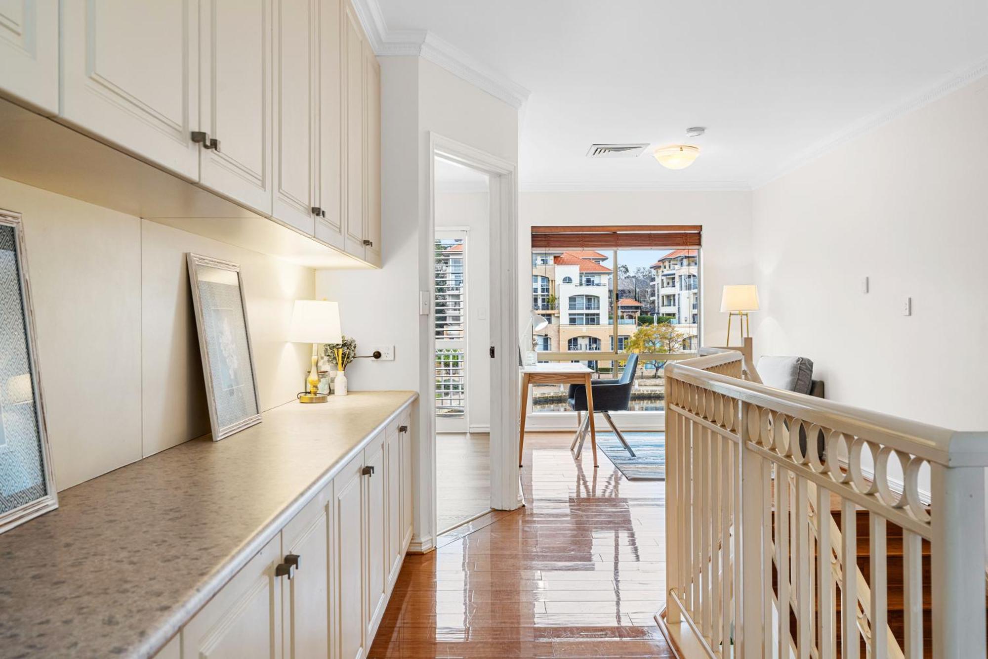 Rumah percutian East Luxury Waterfront Retreat Perth