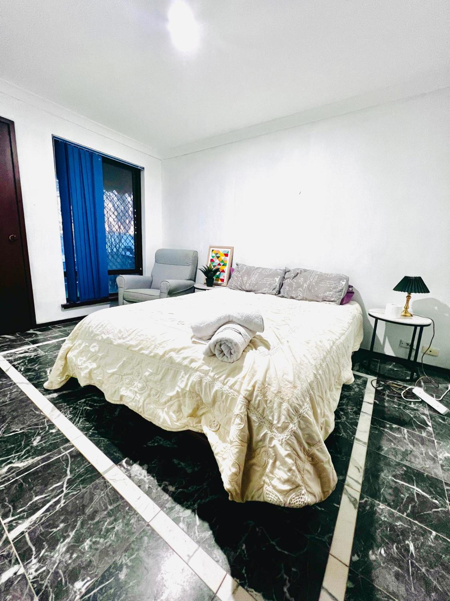 Homestay Affordable Beautiful Queen Bedroom Near Swan River Fremantle