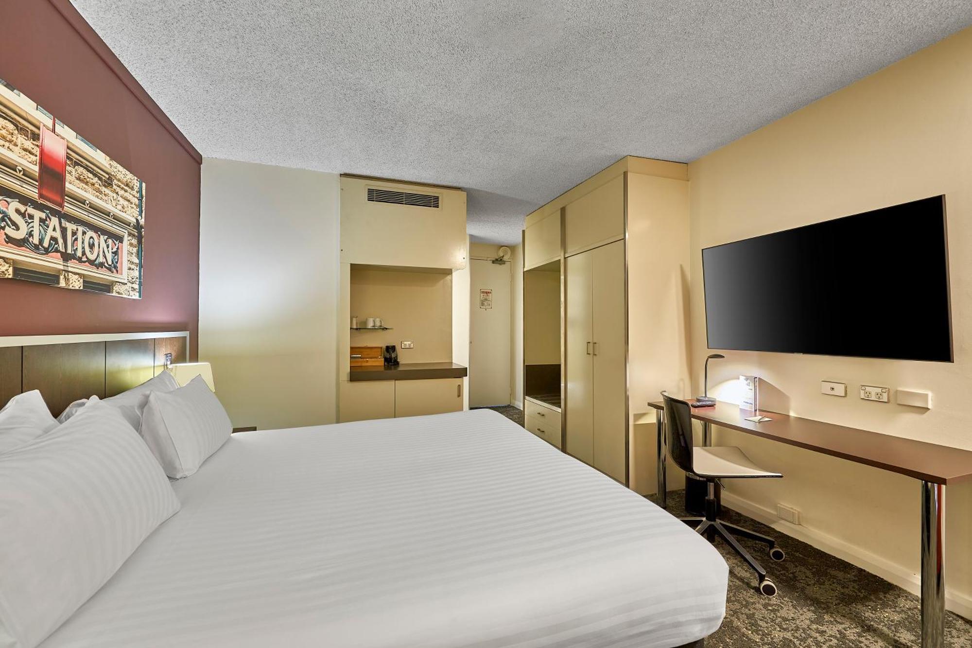 Mercure On Hay 4*